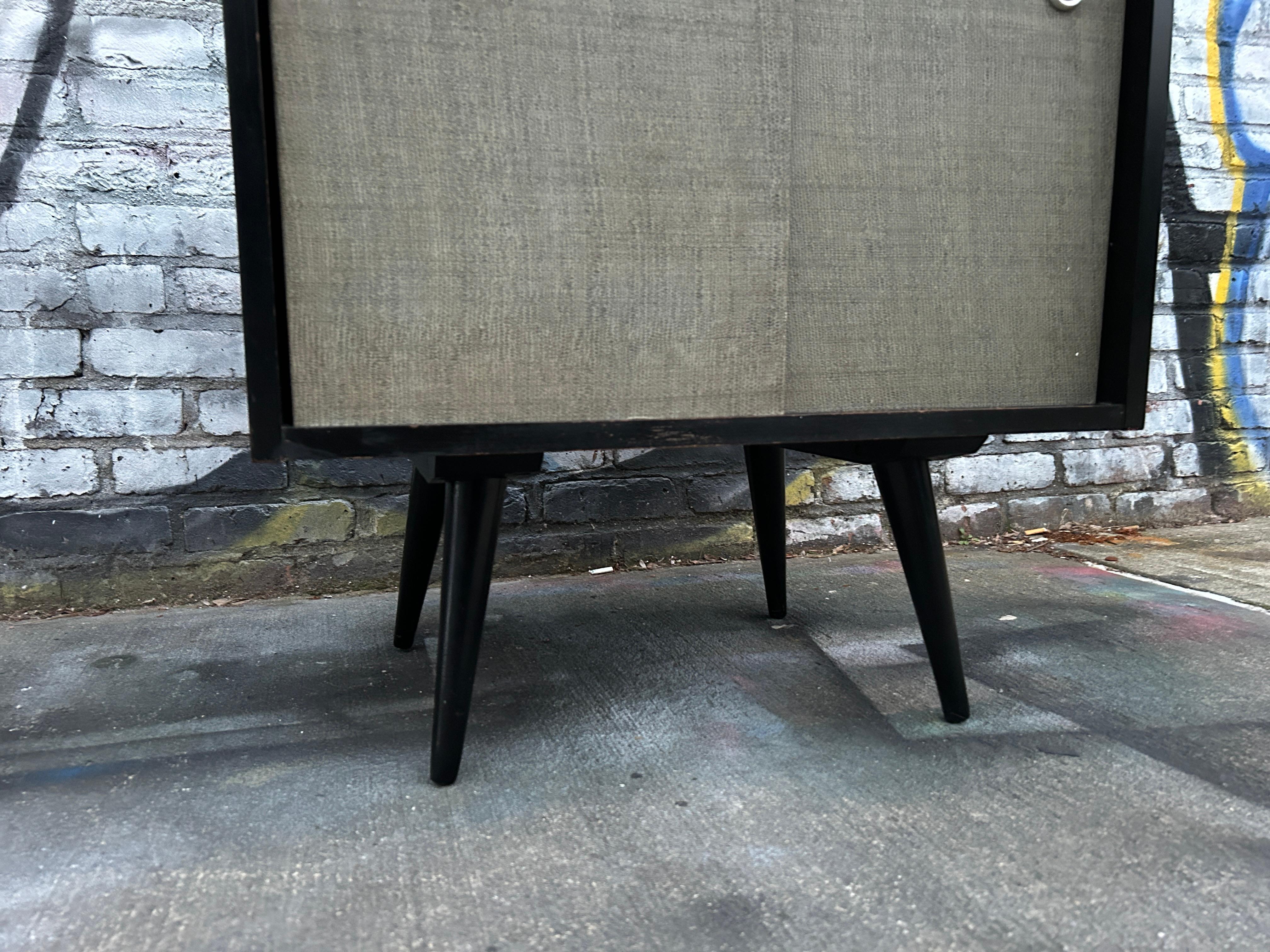 20ième siècle Petite armoire du milieu du siècle par Paul McCobb circa 1950 Planner Group #1512 Noir en vente