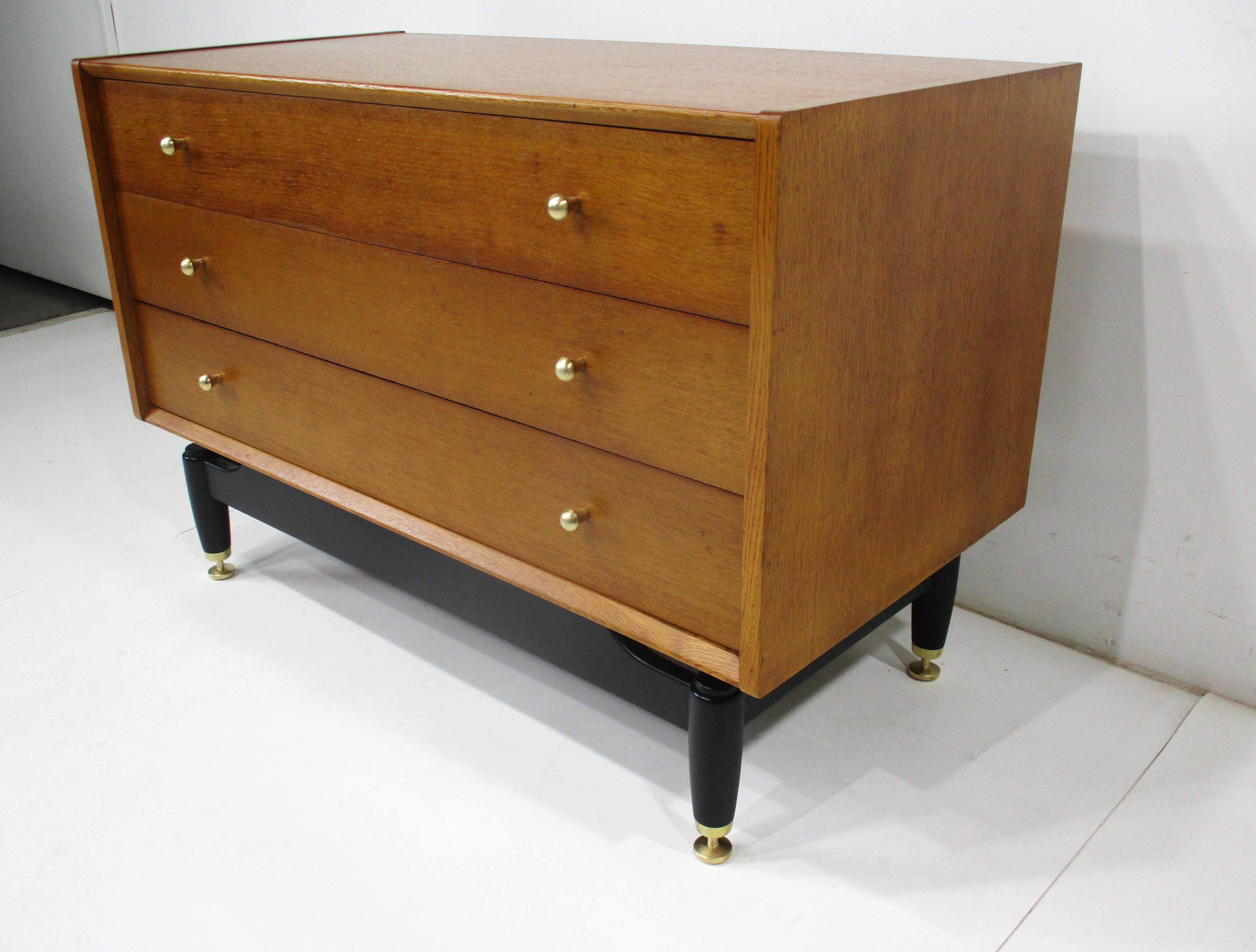 Mid-Century Modern Plan G - V.B. Wilkins Mid Century Small Dresser / Chest London en vente