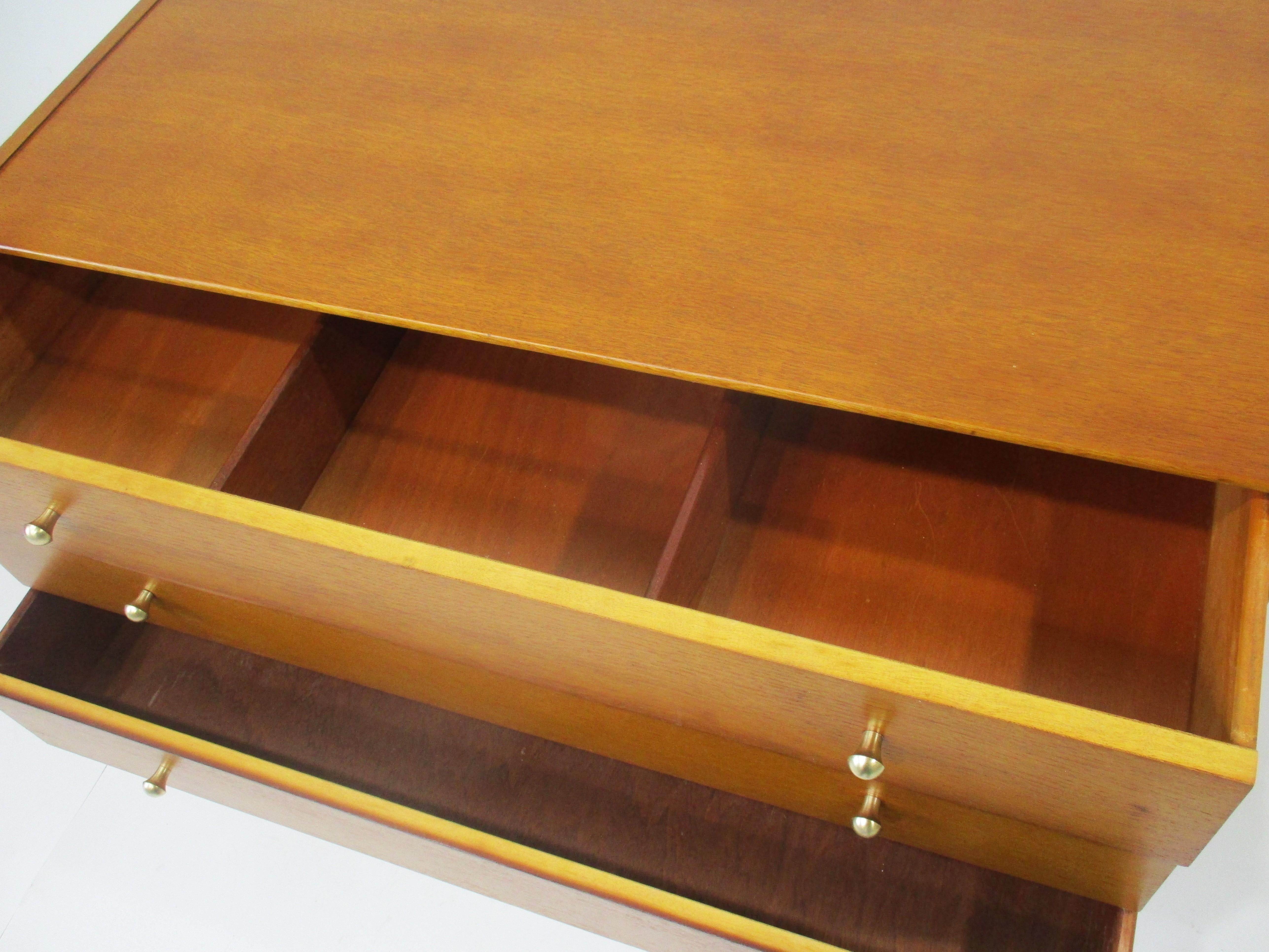 20ième siècle Plan G - V.B. Wilkins Mid Century Small Dresser / Chest London en vente