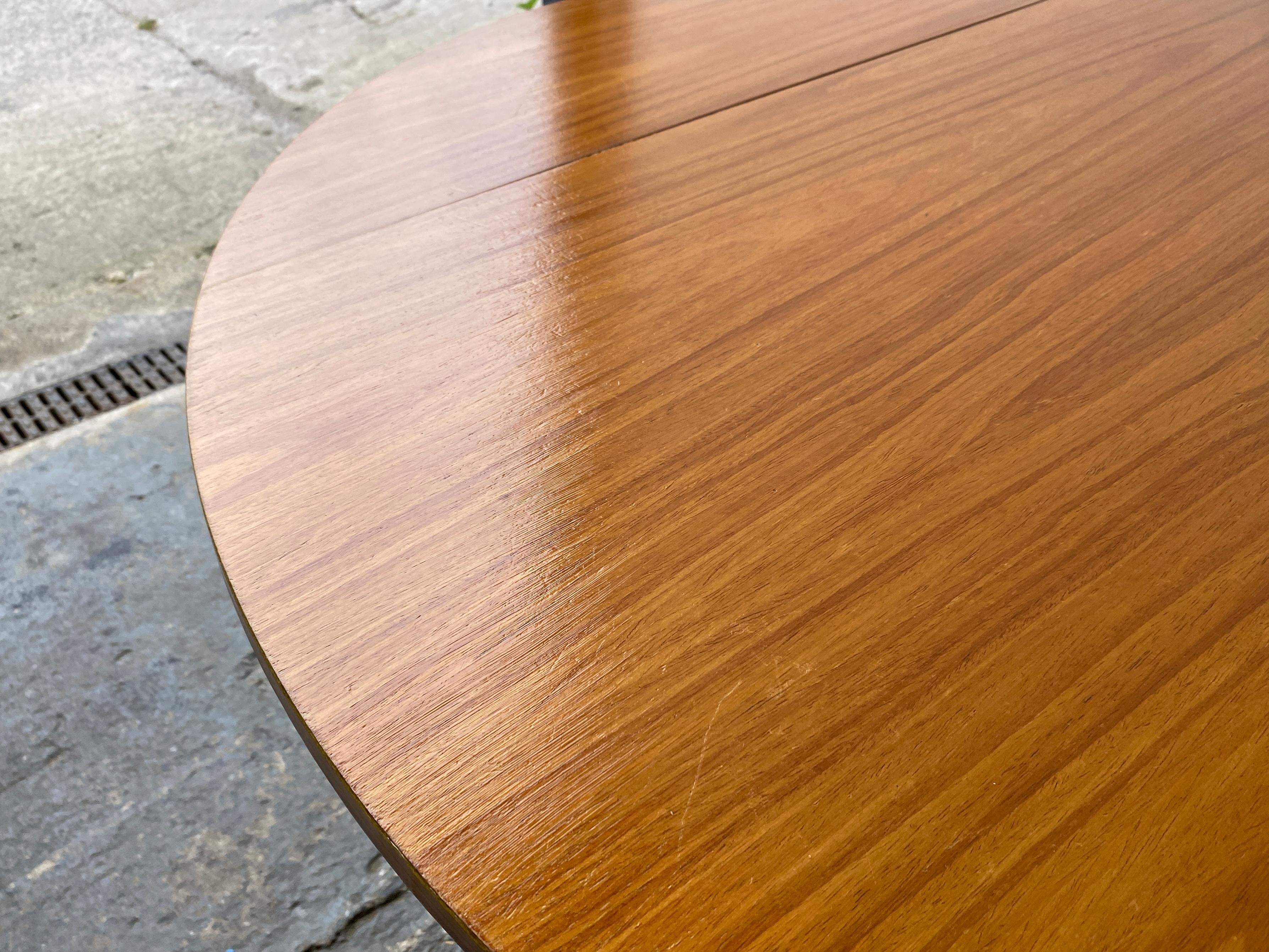 Mid-Century small drop leaf dining table with Formica top For Sale 4