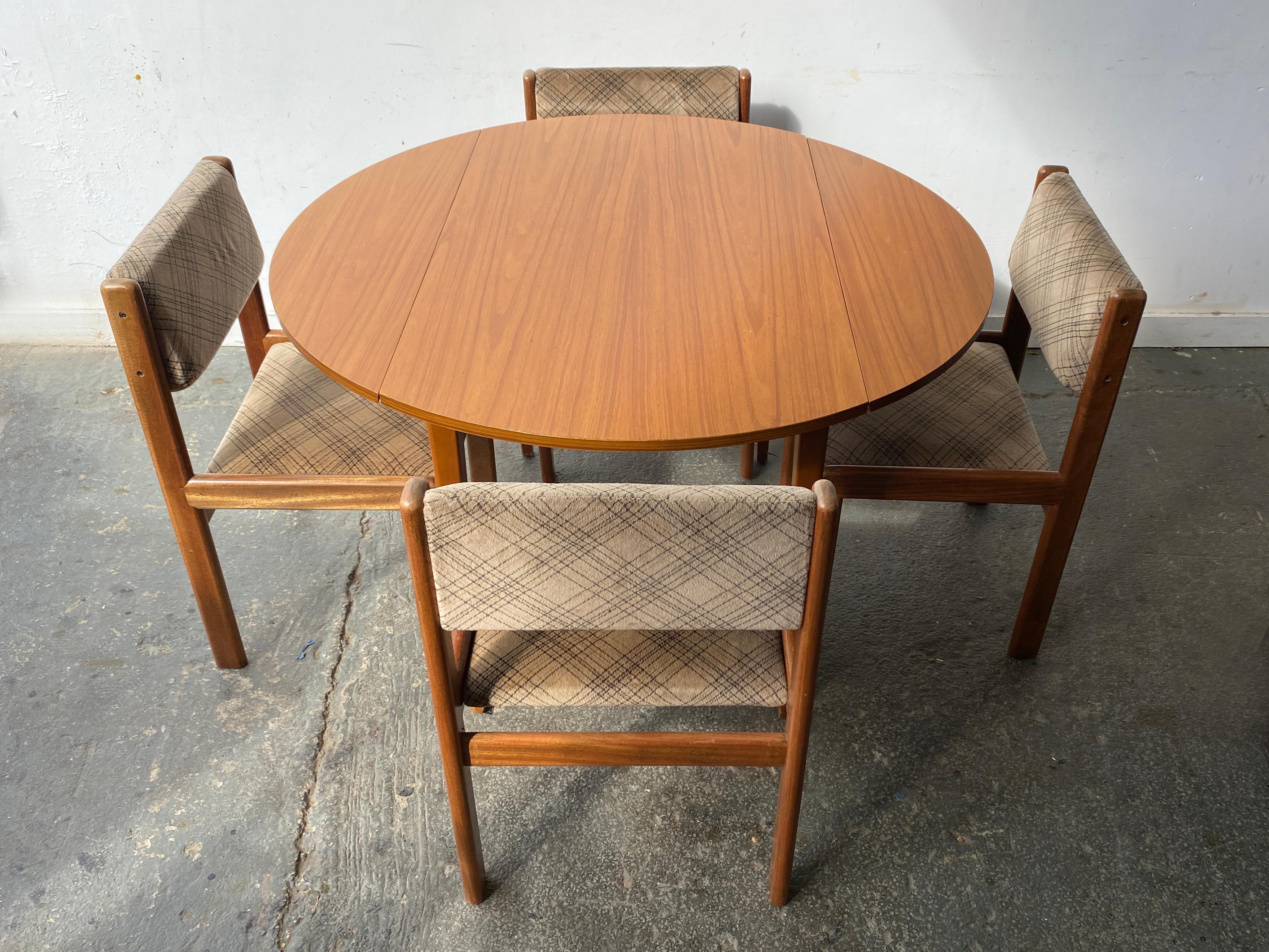 Mid-Century small drop leaf dining table with Formica top For Sale 2