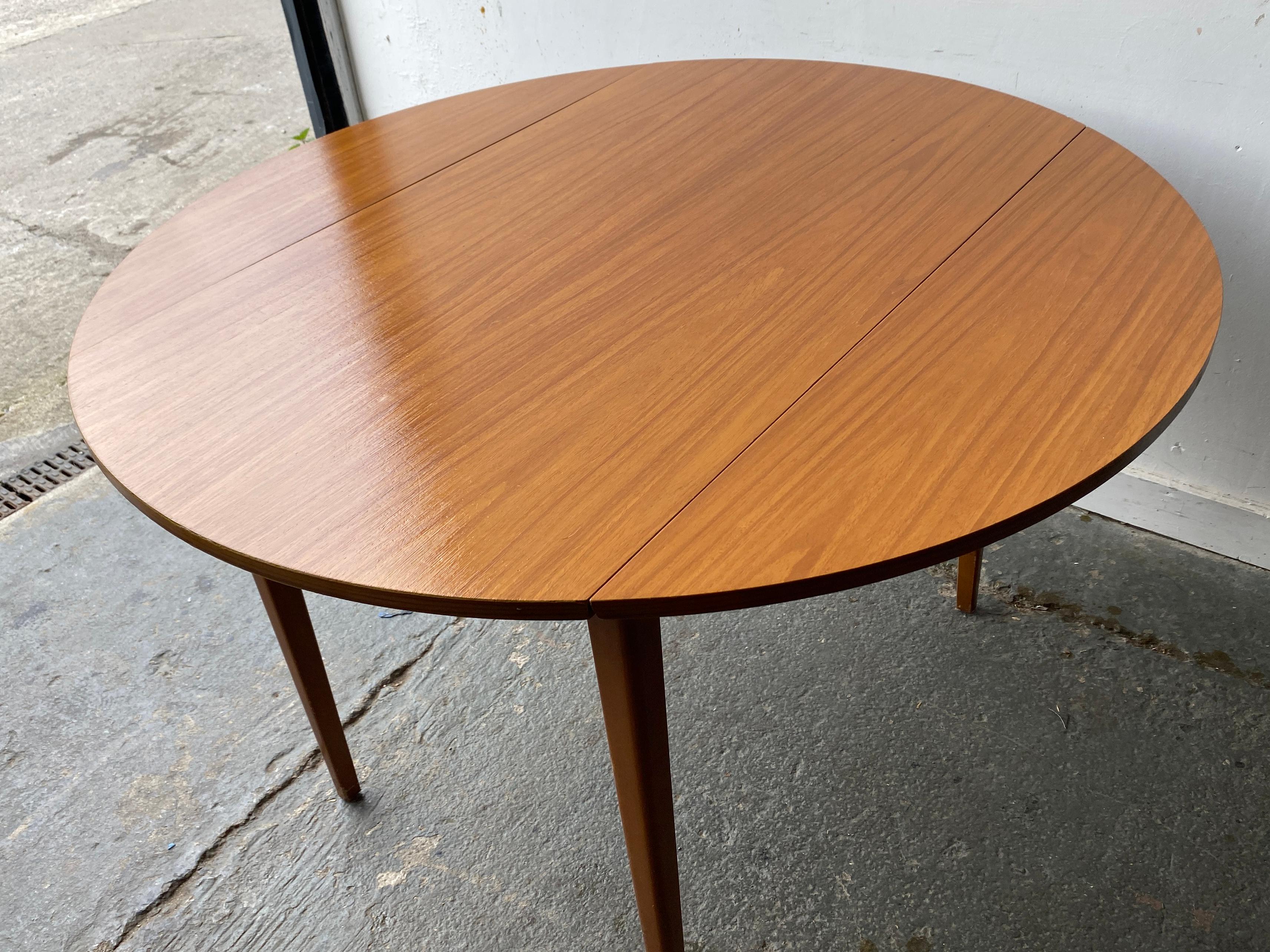 Mid-Century small drop leaf dining table with Formica top For Sale 3