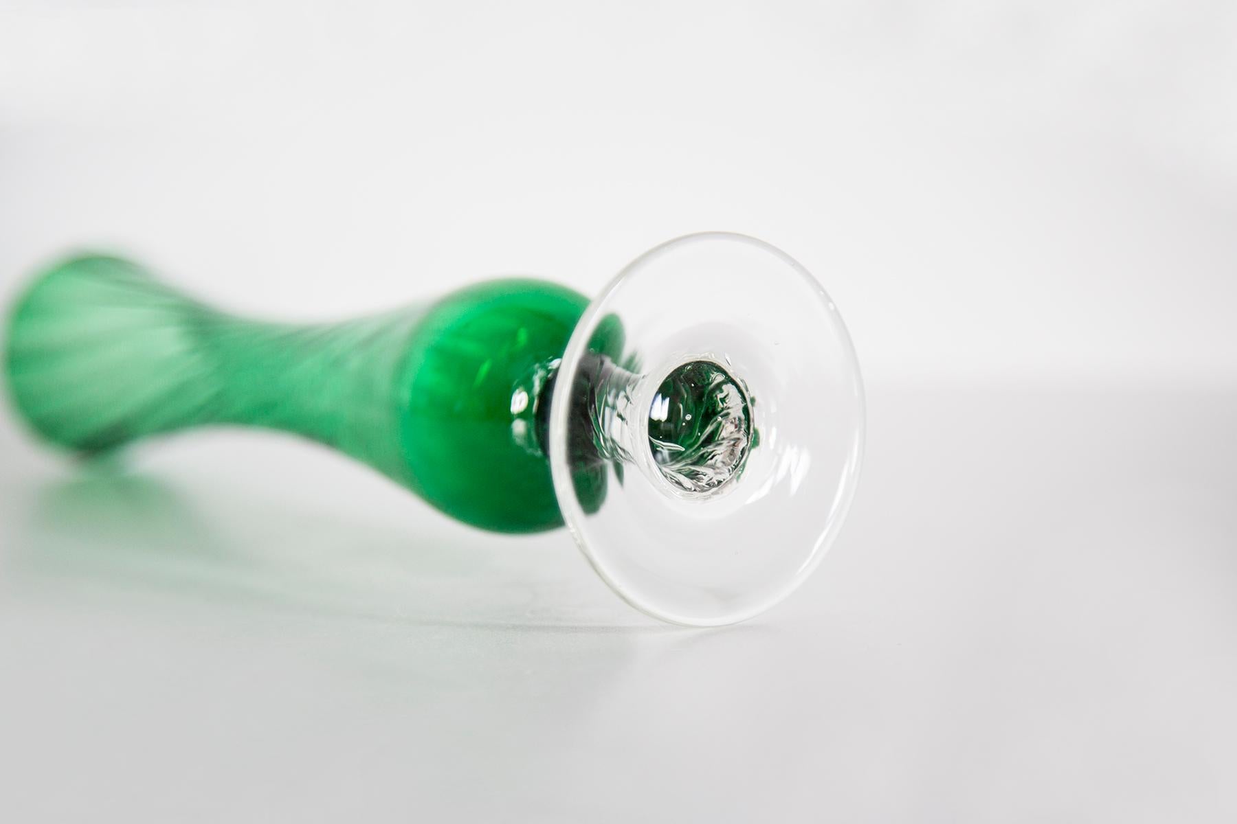 Petit vase décoratif vert du milieu du siècle, Europe, années 1960 en vente 1