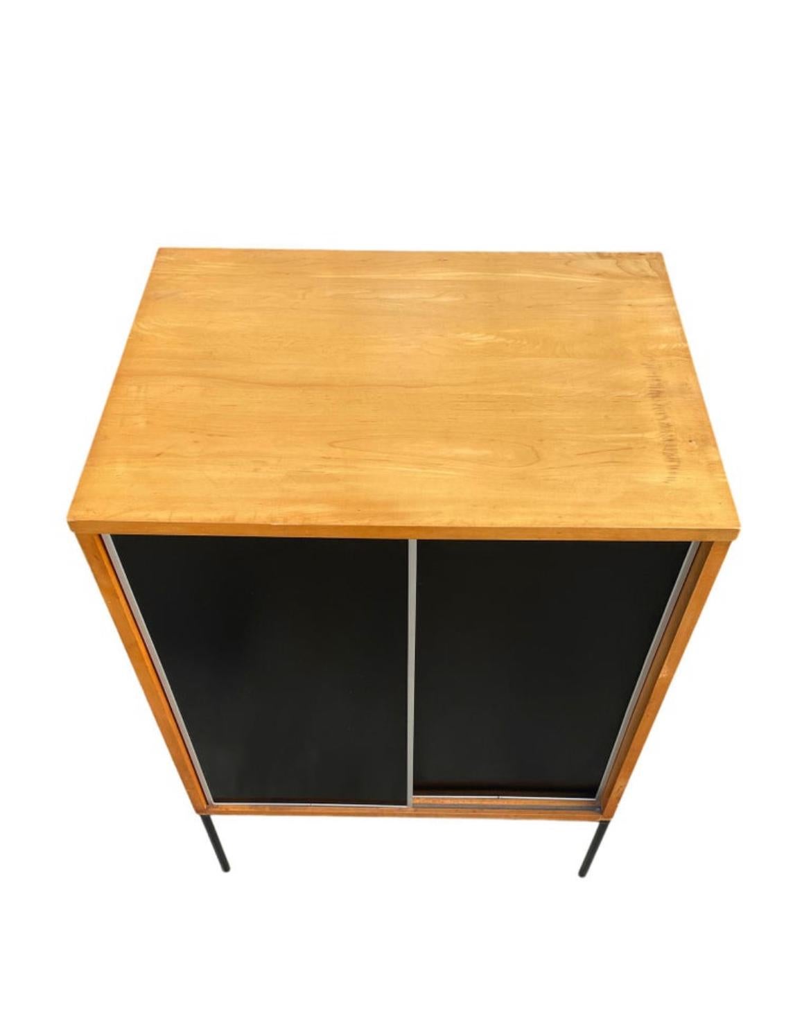 Mid-Century Modern Midcentury Small Maple Cabinet by Paul McCobb Planner Group #1512 B&W Doors For Sale