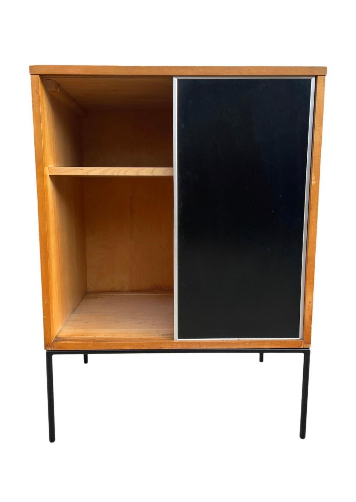American Midcentury Small Maple Cabinet by Paul McCobb Planner Group #1512 B&W Doors For Sale