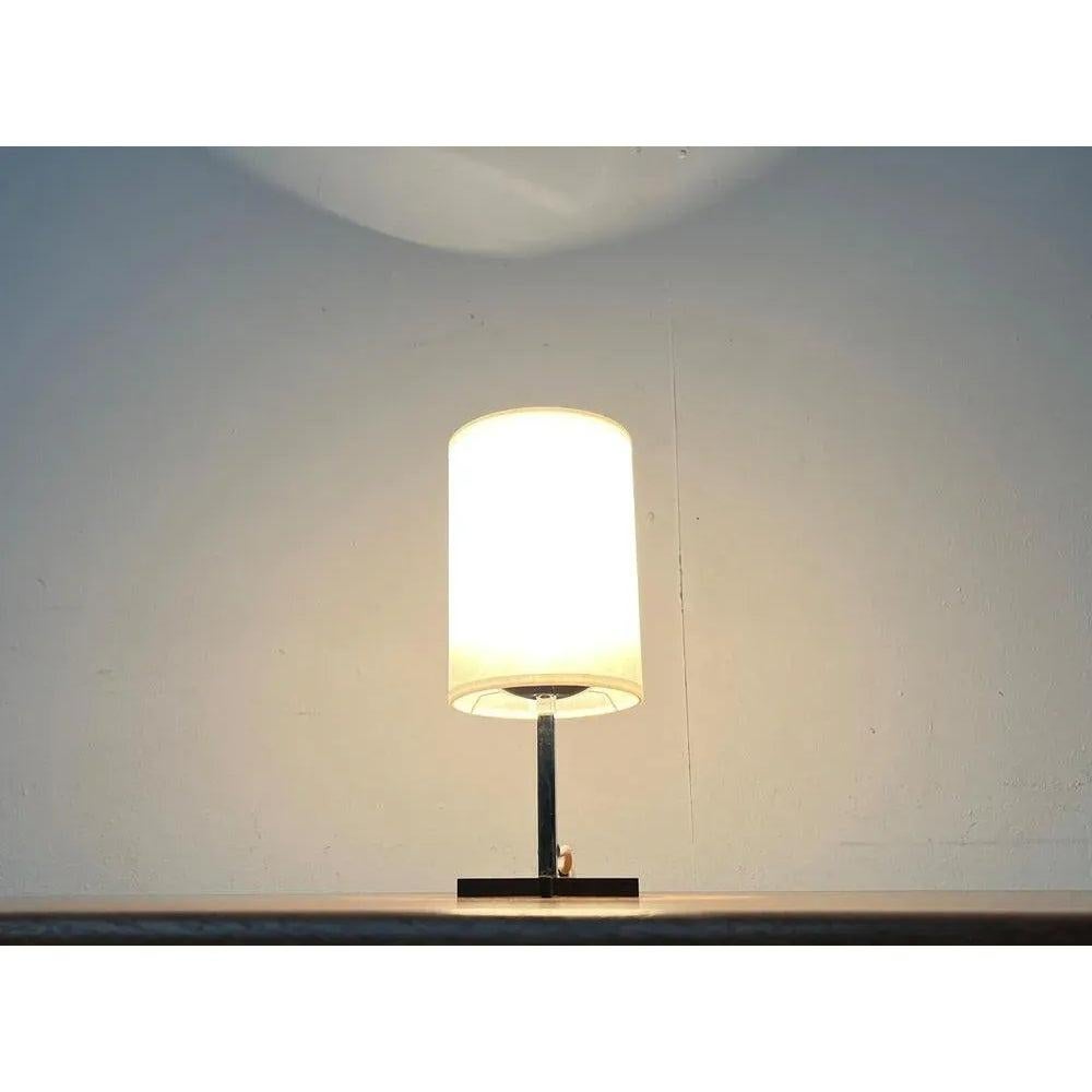 Pequeña lámpara de mesa minimalista de mediados de siglo, años 60 en venta 6