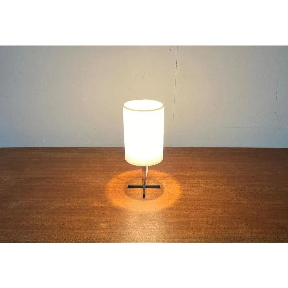 Pequeña lámpara de mesa minimalista de mediados de siglo, años 60 Moderno de mediados de siglo en venta