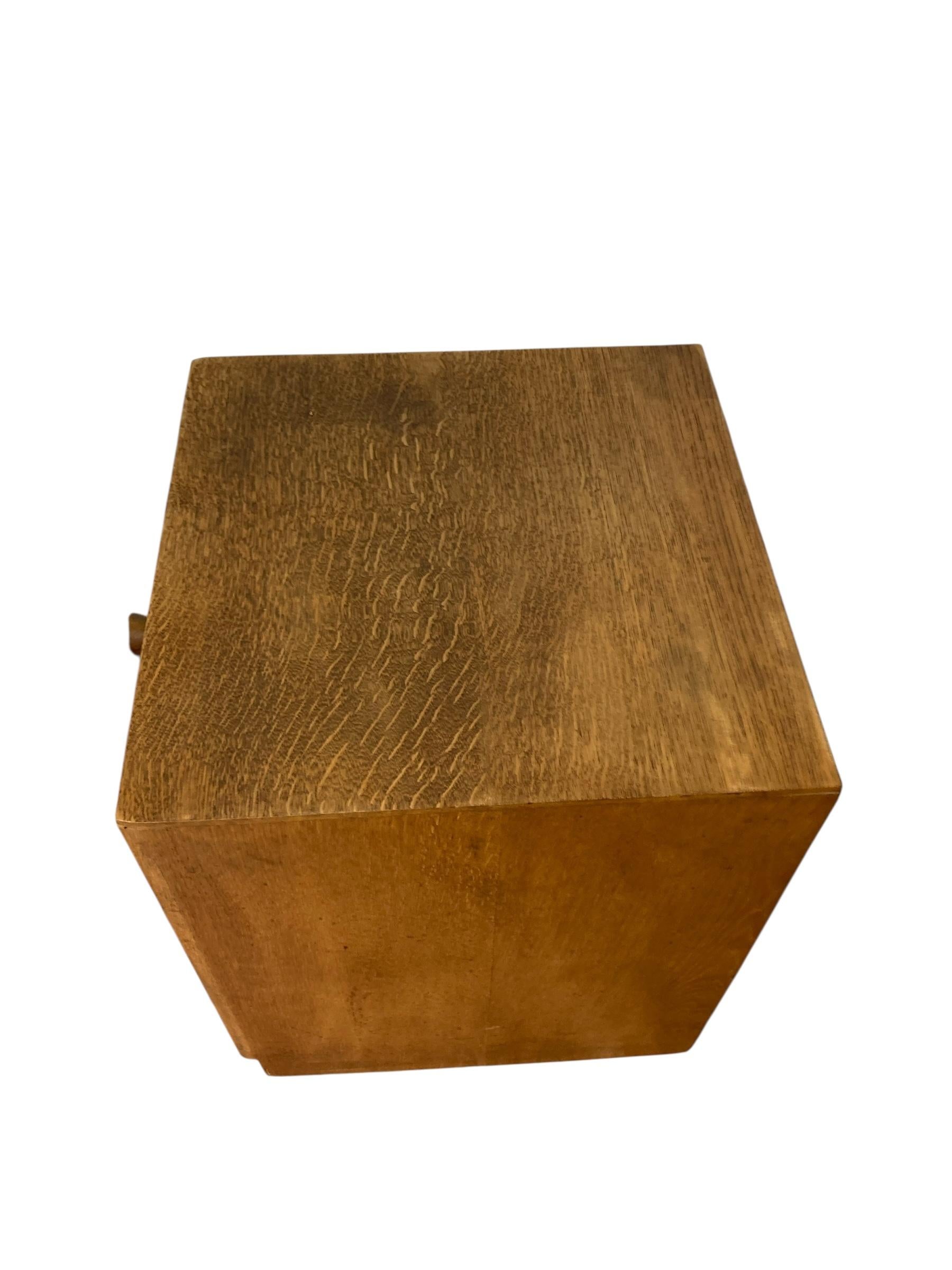 Mid Century Small Oak 3-Schubladen-Sockelkommode (Eichenholz) im Angebot