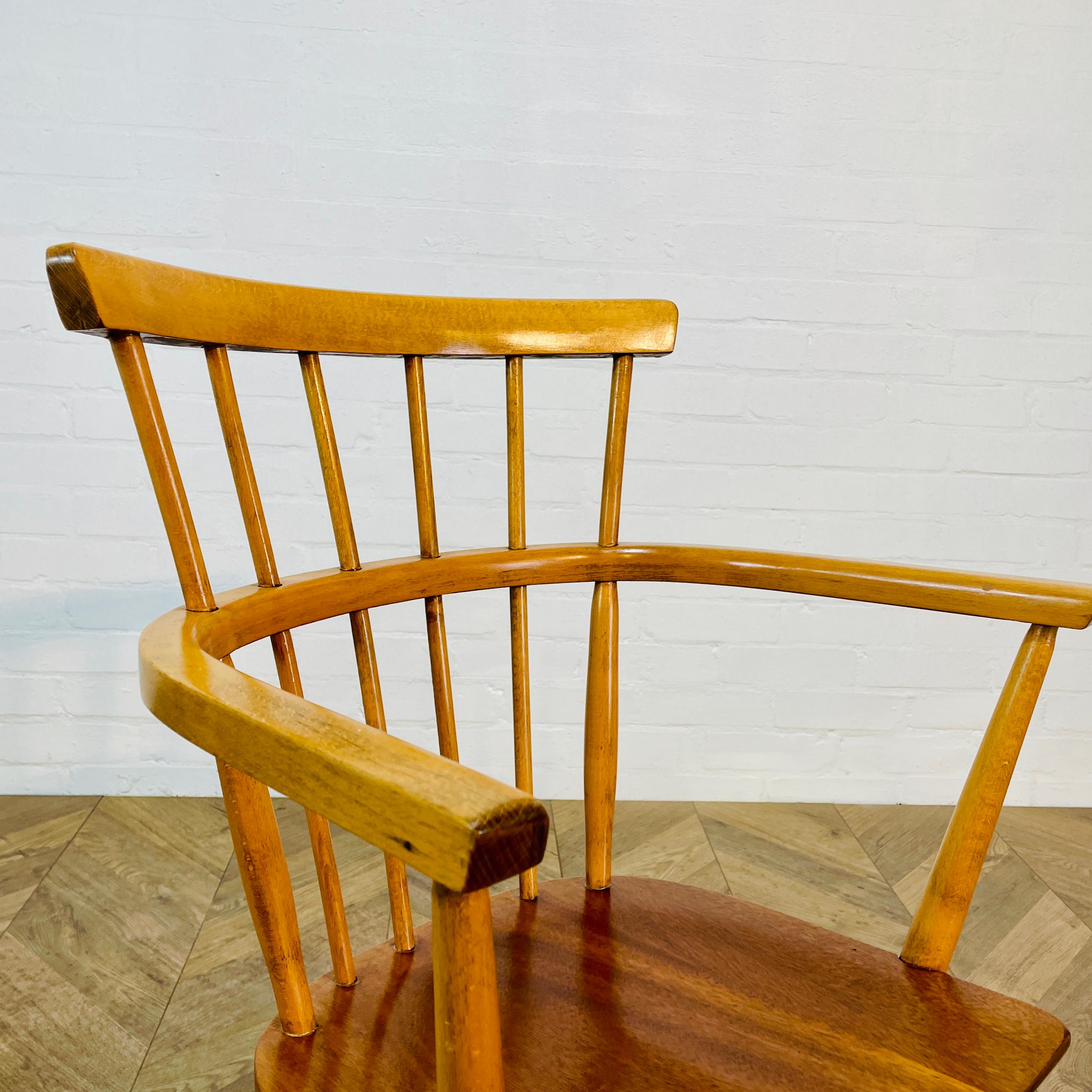 Petit fauteuil à bascule du milieu du siècle, vers 1960 Bon état - En vente à Ely, GB