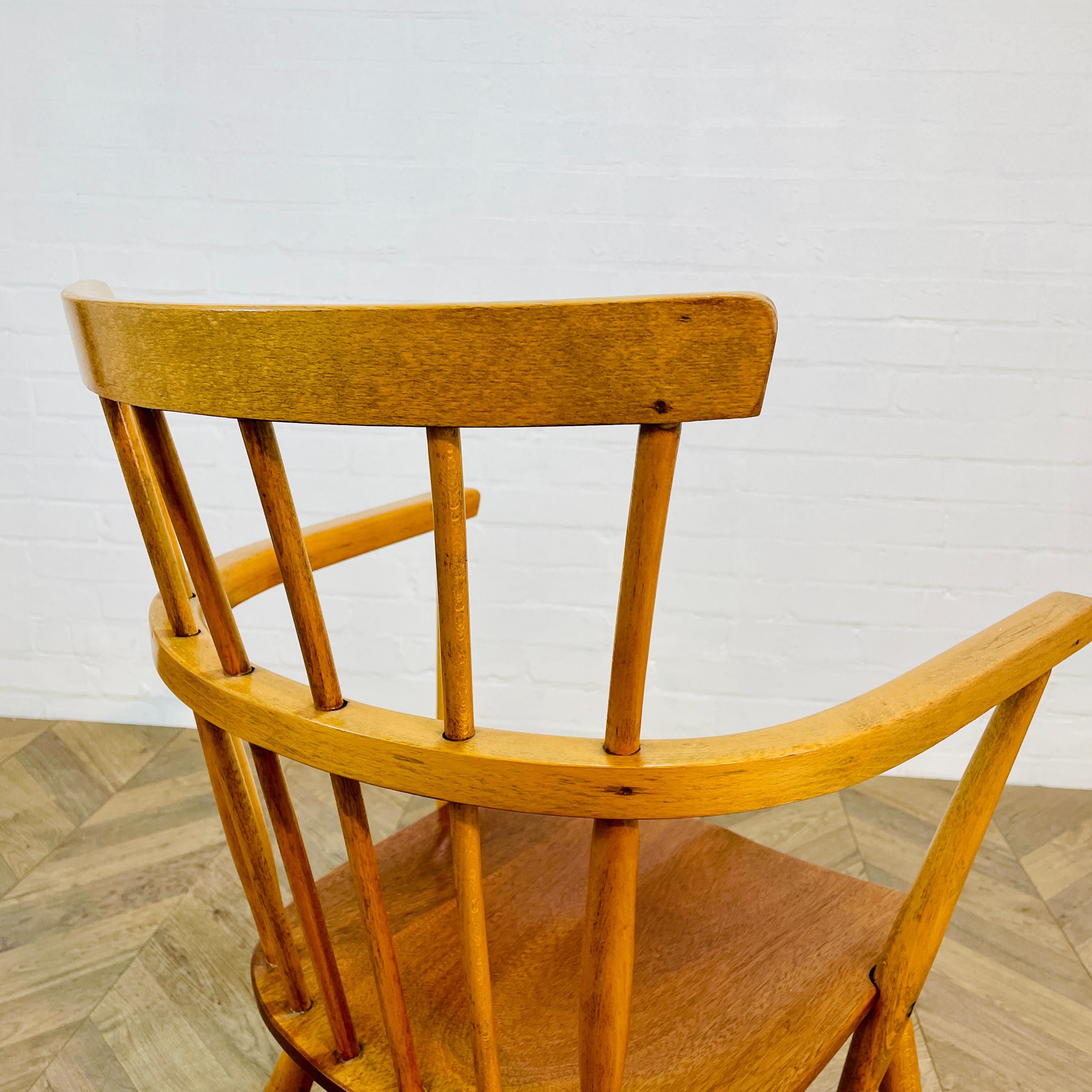 Petit fauteuil à bascule du milieu du siècle, vers 1960 en vente 1