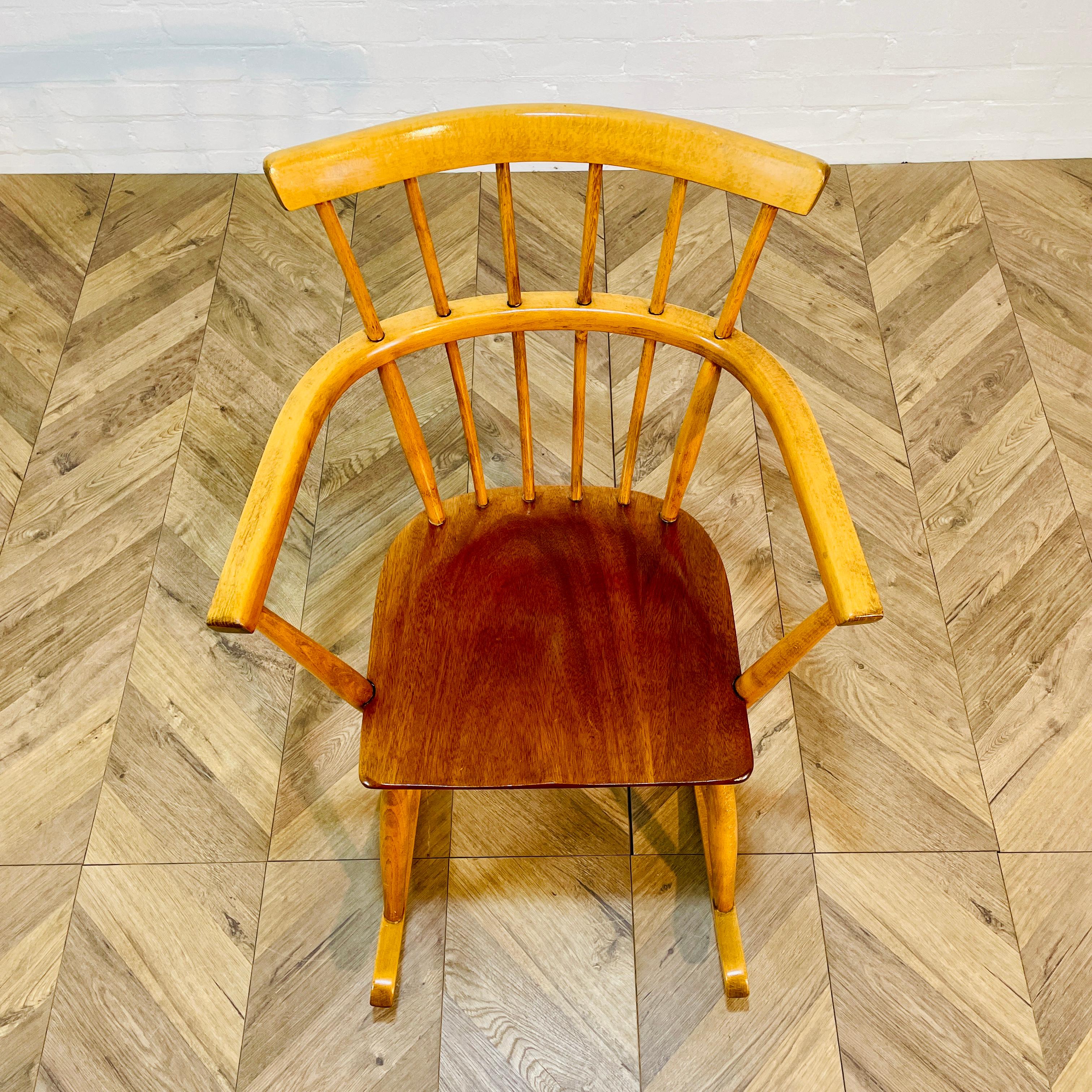 Petit fauteuil à bascule du milieu du siècle, vers 1960 en vente 2