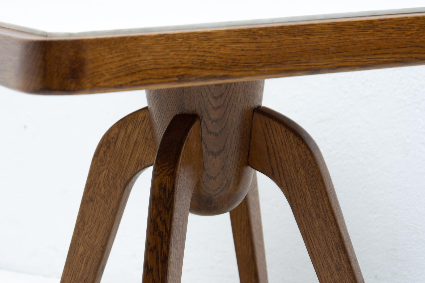 Mid-Century Modern Petite table d'appoint ou tabouret du milieu du siècle par Krásna Jizba, années 1960 en vente