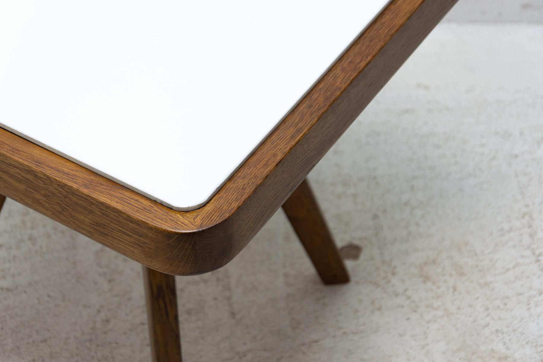 Petite table d'appoint ou tabouret du milieu du siècle par Krásna Jizba, années 1960 Bon état - En vente à Prague 8, CZ