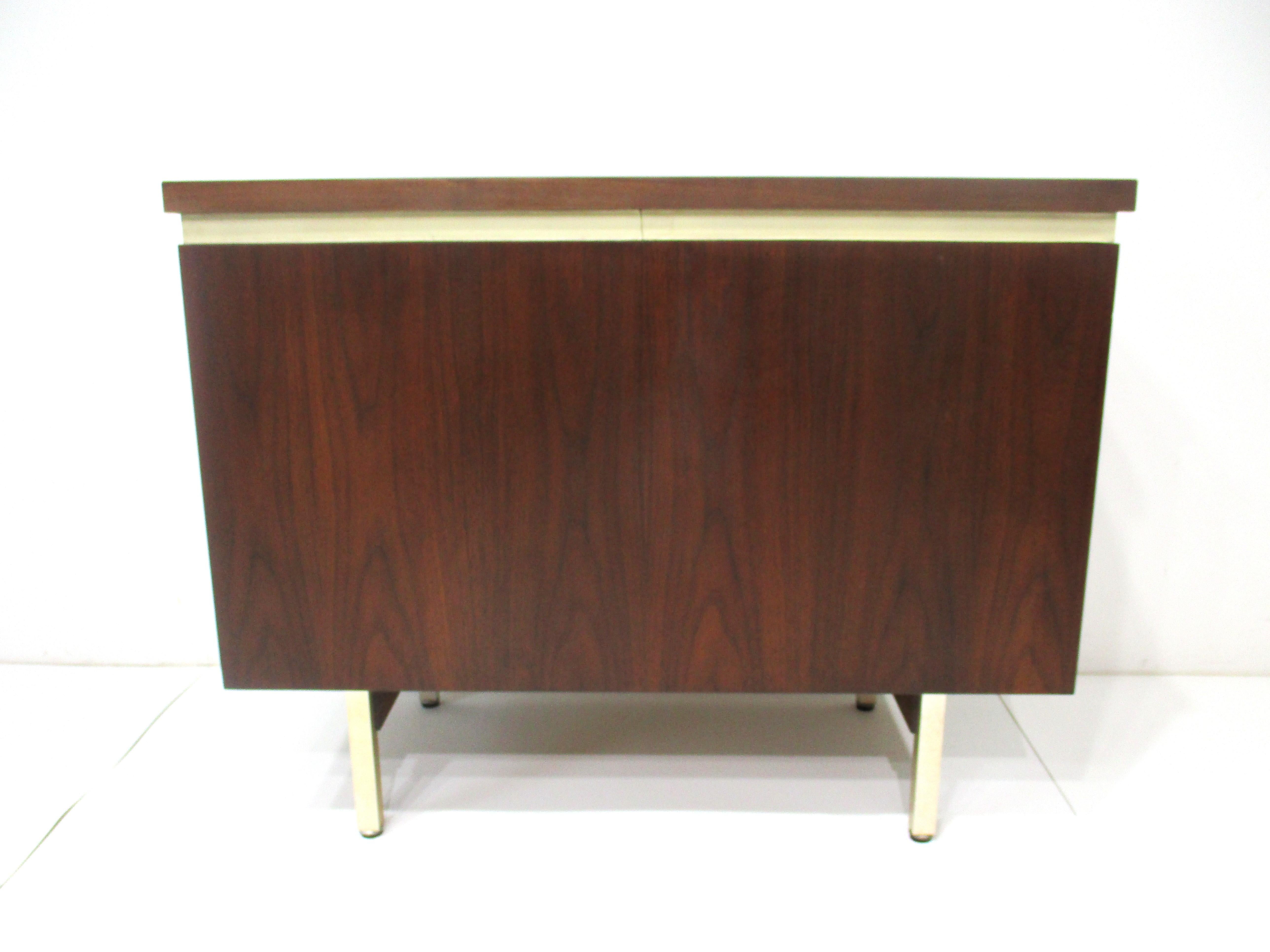 Mid Century Small Walnut Credenza in the style of McCobb Calvin  For Sale 4