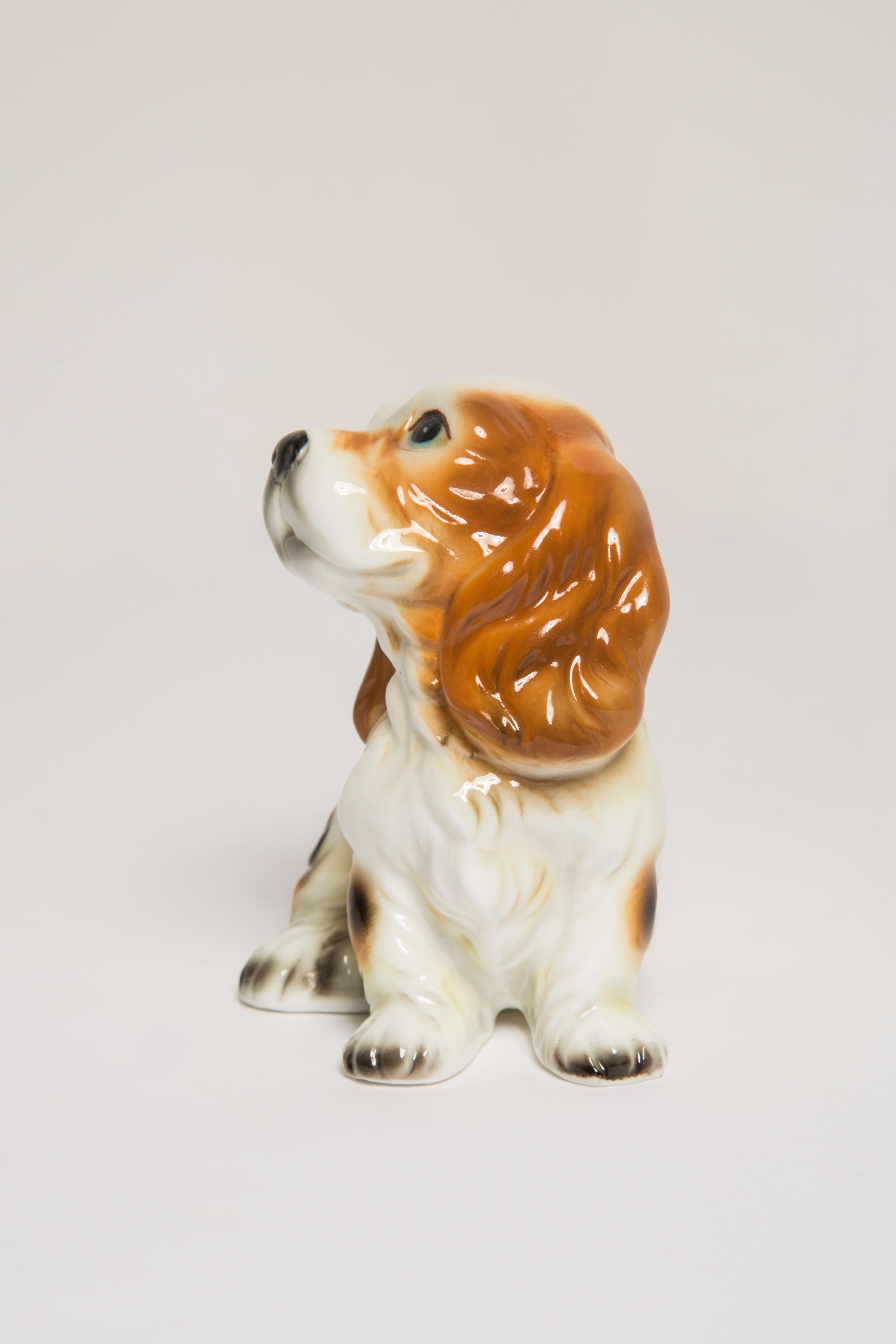Ceramic Midcentury Small White and Red Spaniel Dog Sculpture, Taiwan, 1960s For Sale