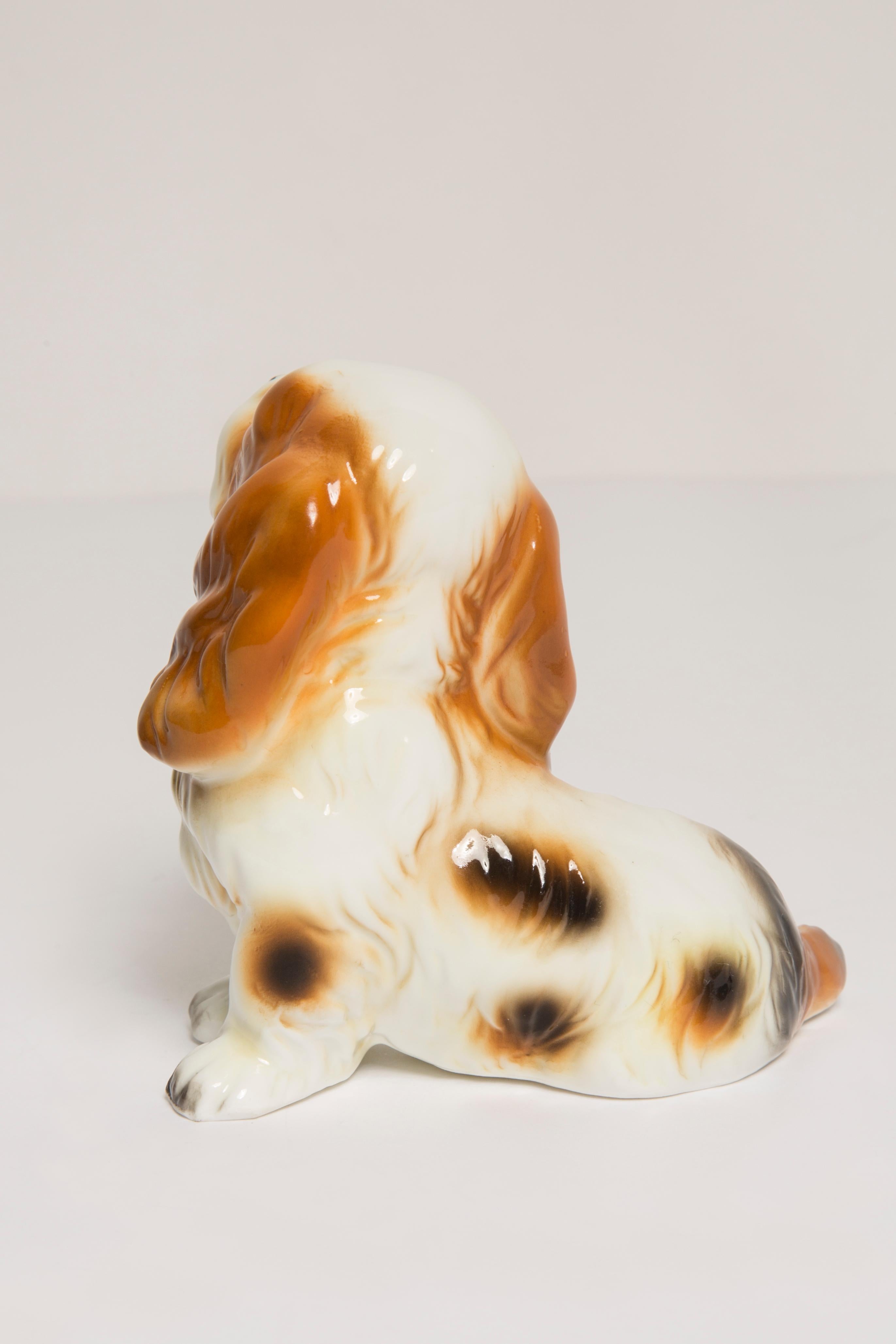 Kleine weiße und rote Spaniel-Hundeskulptur aus der Mitte des Jahrhunderts, Taiwan, 1960er Jahre im Angebot 1