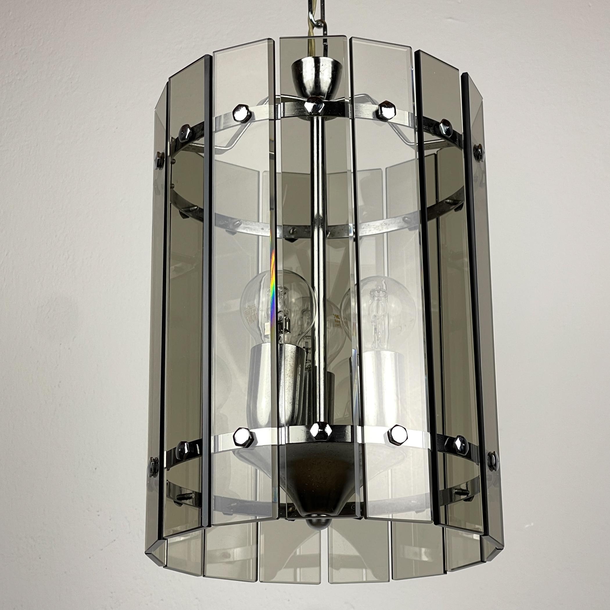 Mid-Century-Pendelleuchte aus Rauchglas von Veca, Italien 1970er Jahre (Metall) im Angebot