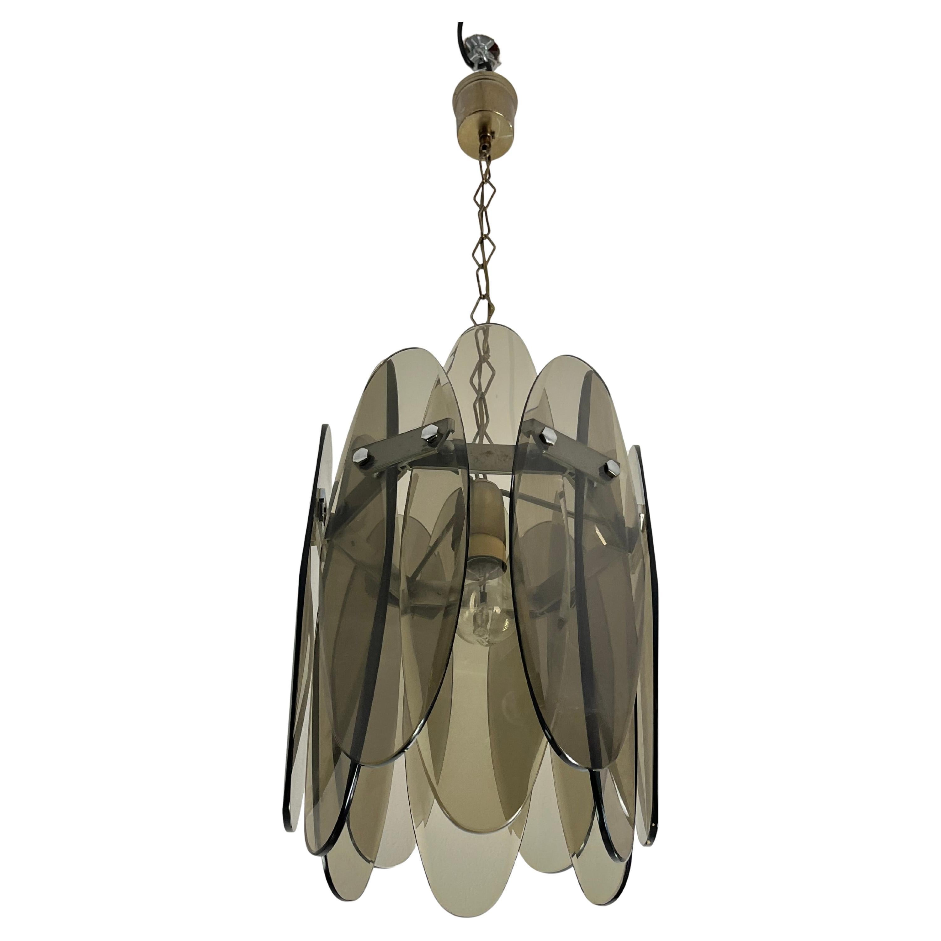 Lampadario in vetro fumé di metà secolo con 12 petali nello stile di Max Ingrand in vendita