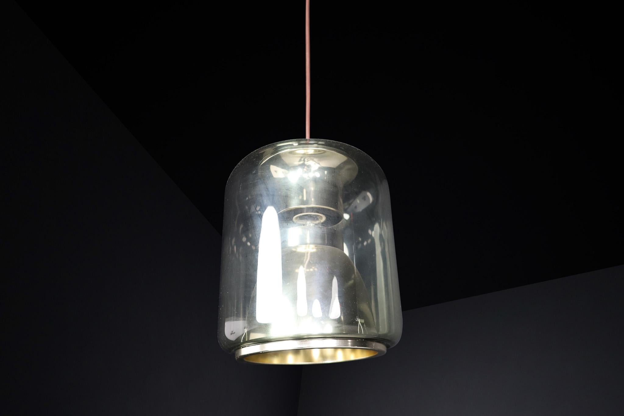 Mid-Century-Pendelleuchte aus Rauchglas von ERCO Leuchten, Deutschland 1970er Jahre im Zustand „Gut“ im Angebot in Almelo, NL