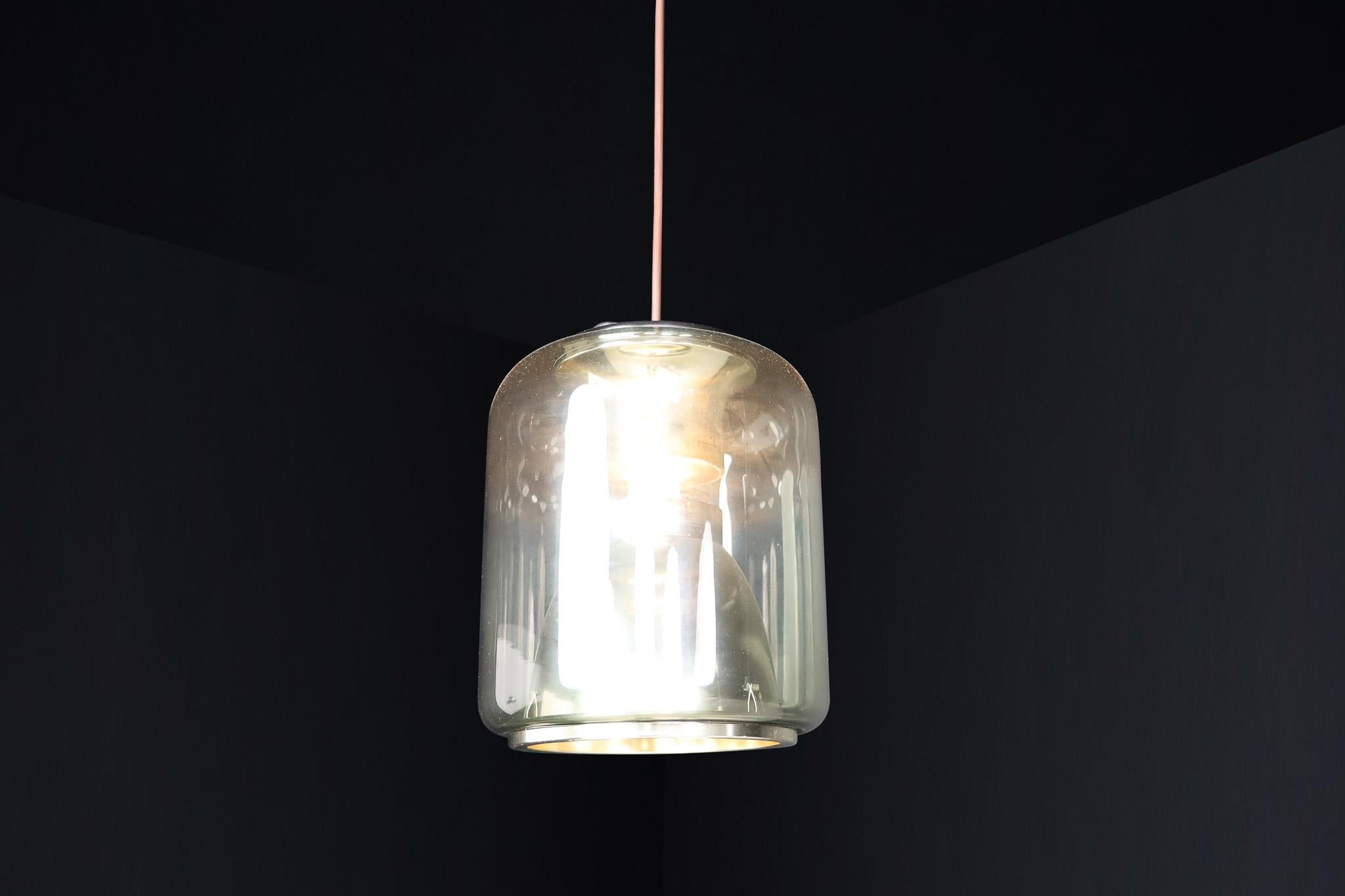 Mid-Century-Pendelleuchte aus Rauchglas von ERCO Leuchten, Deutschland 1970er Jahre (Ende des 20. Jahrhunderts) im Angebot