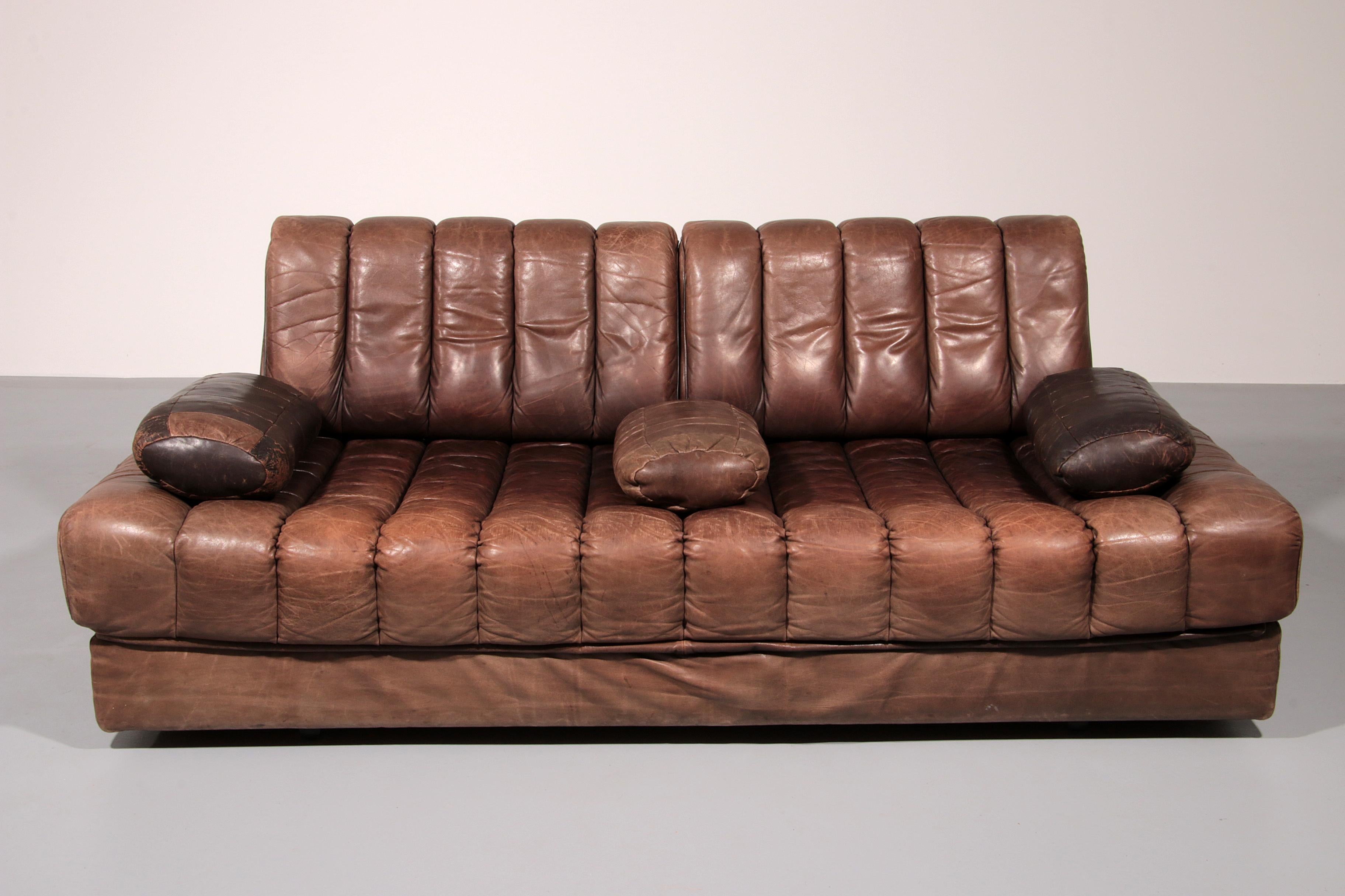 Swiss Mid century Sofa bed Ds 85 from De Sede Switzerland 1960s For Sale
