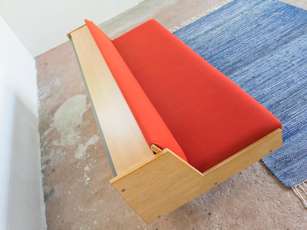 Mid-Century Sofa Bed GE-258 in Oak and Red Fabric by Hans Wegner for GETAMA 2
