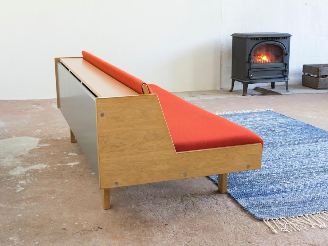 Mid-Century Sofa Bed GE-258 in Oak and Red Fabric by Hans Wegner for GETAMA (Dänisch)
