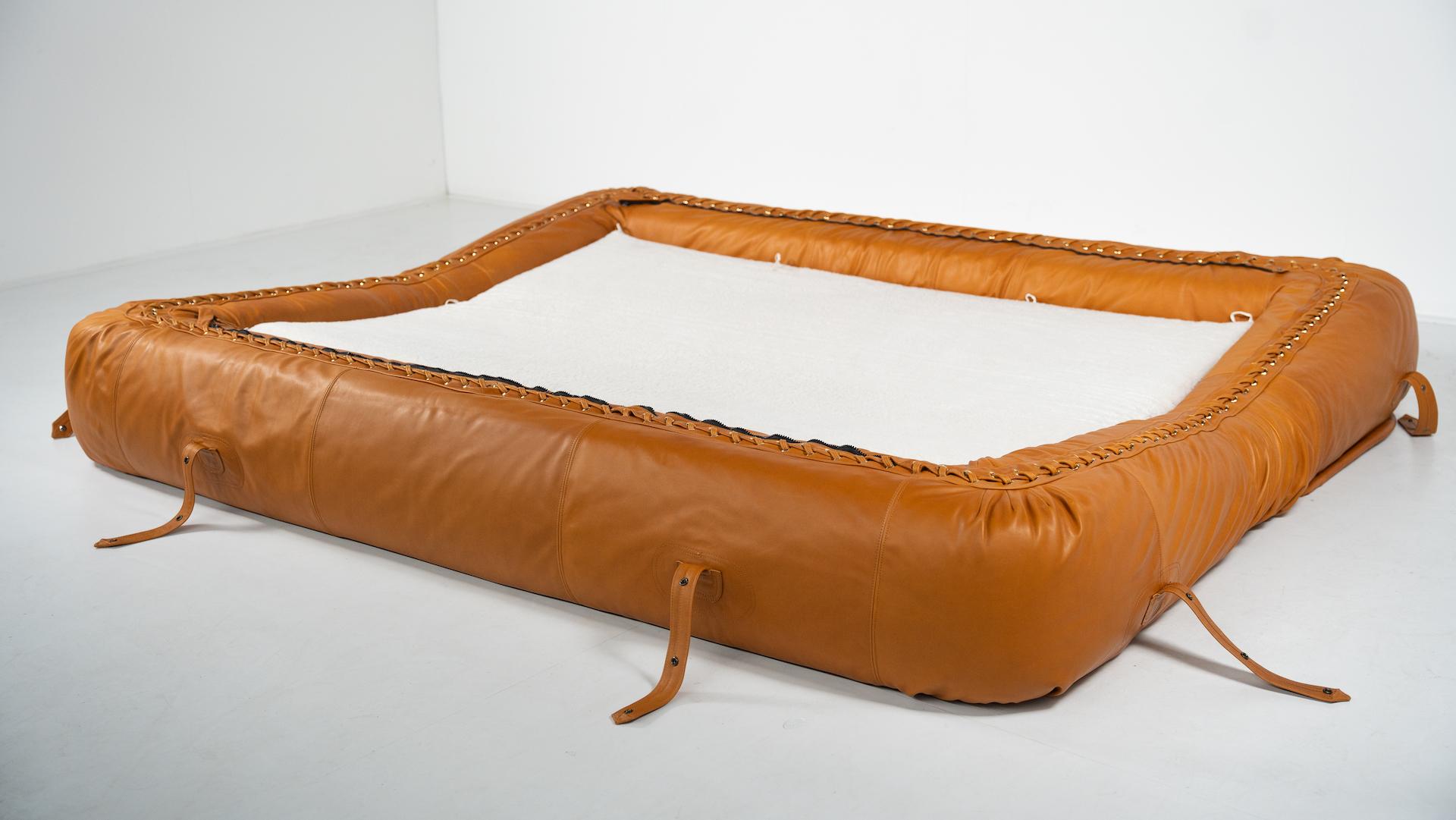 Italian Mid-Century Sofa / Bed model ''Anfibio