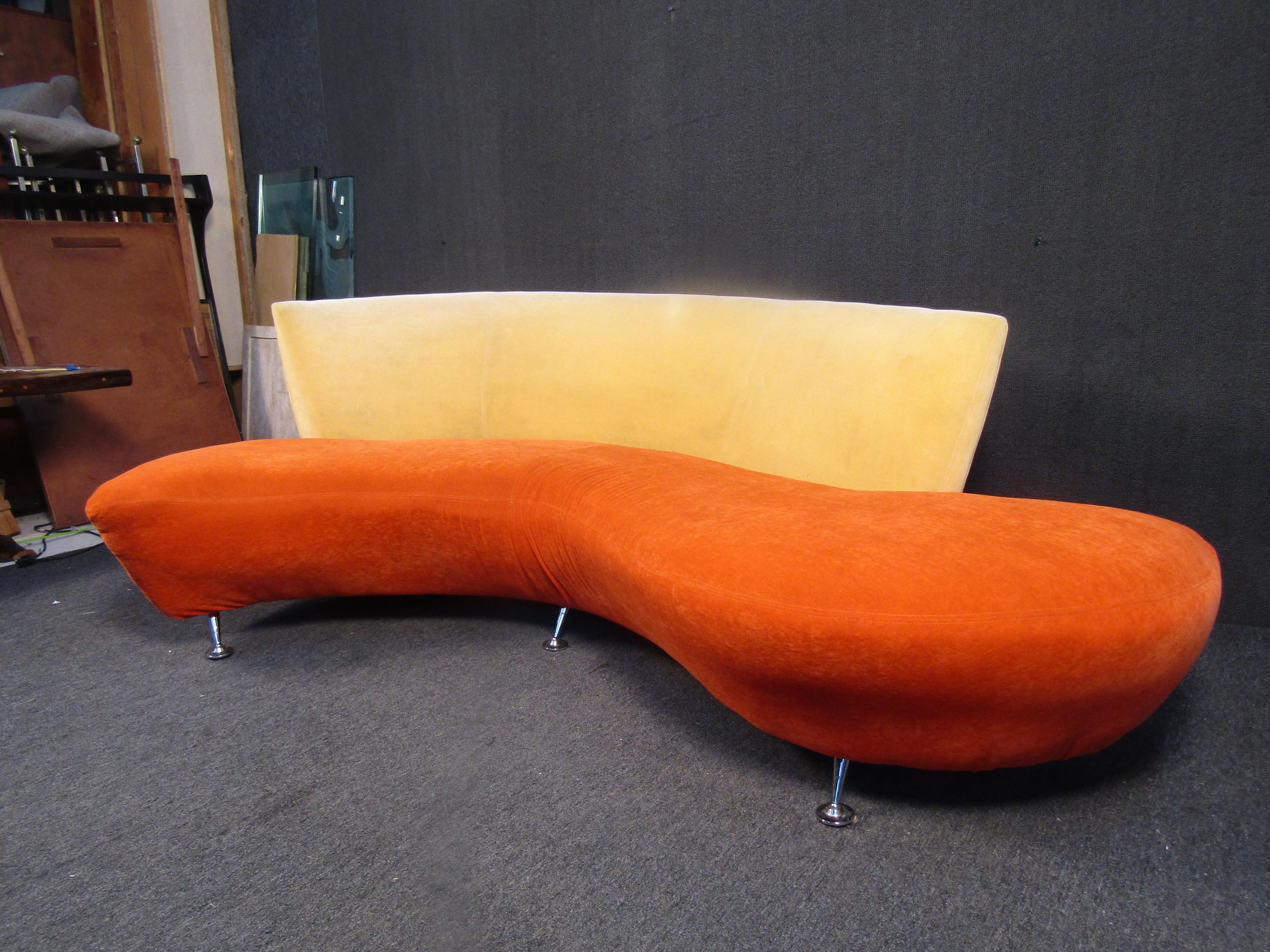 Mid-Century Modern Mid-Century Sofa in the Style of Vladimir Kagan For Sale