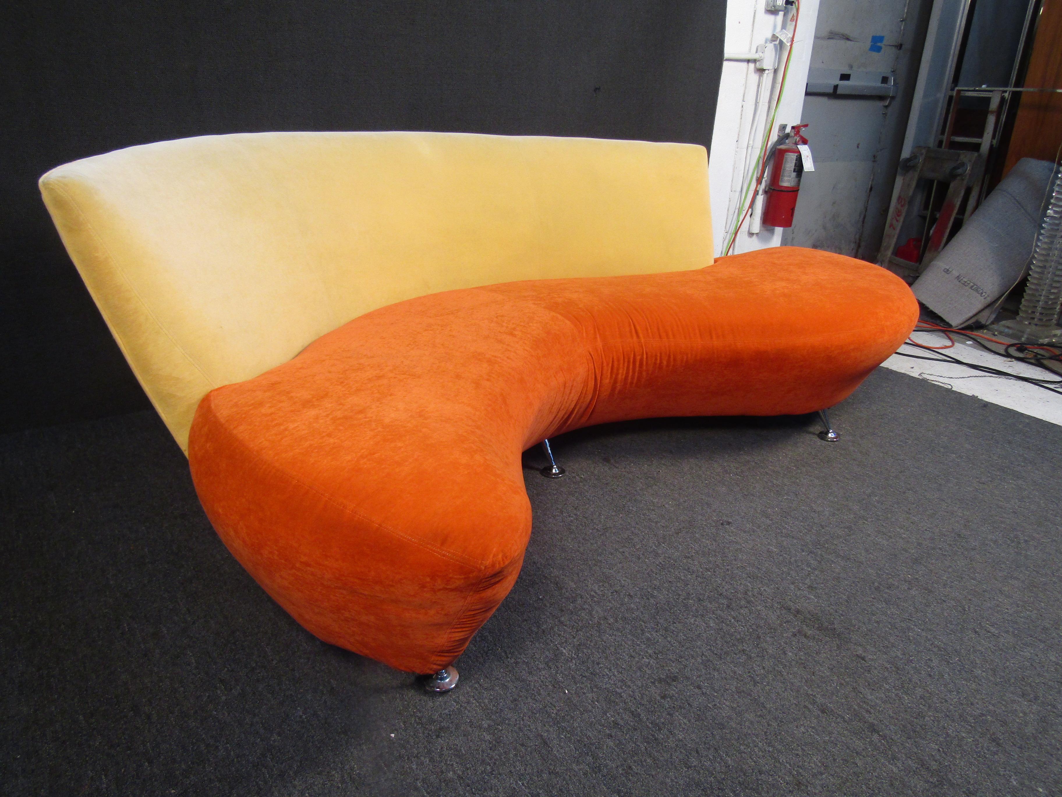 Mid-Century Sofa in the Style of Vladimir Kagan In Good Condition For Sale In Brooklyn, NY