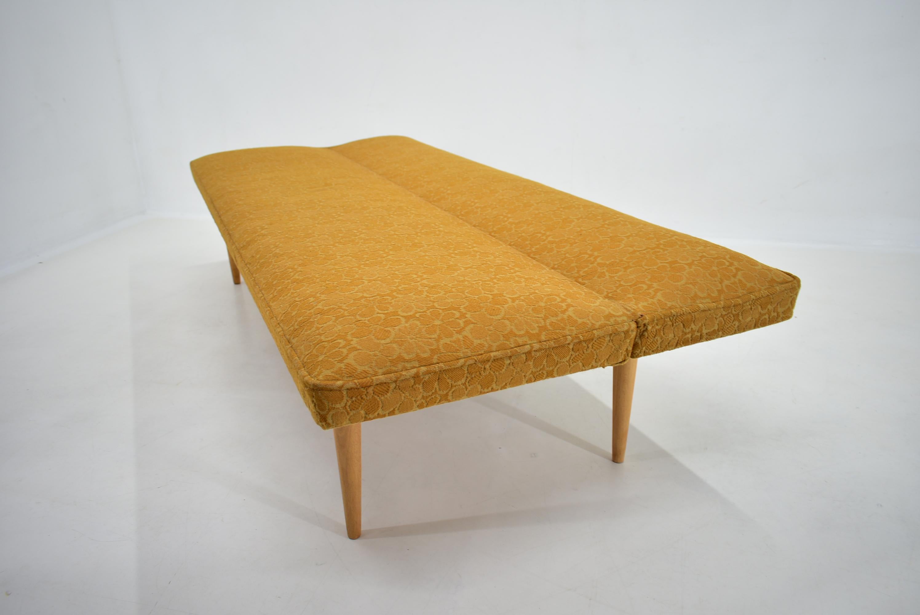 Mid-20th Century Mid-Century Sofa / Daybed Designed by Miroslav Navratil, 1960s