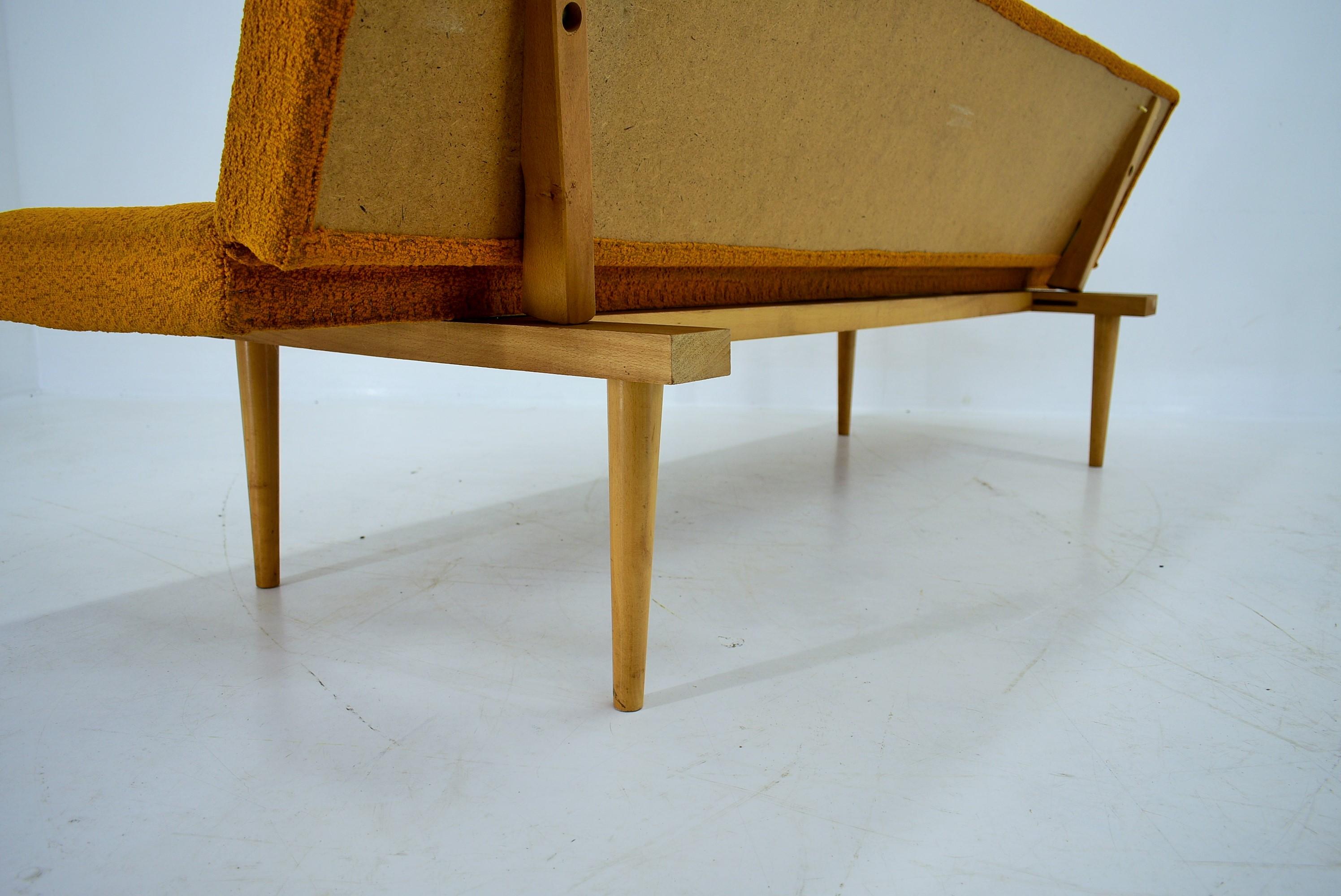 Midcentury Sofa / Daybed Designed by Miroslav Navratil, 1960s For Sale 2