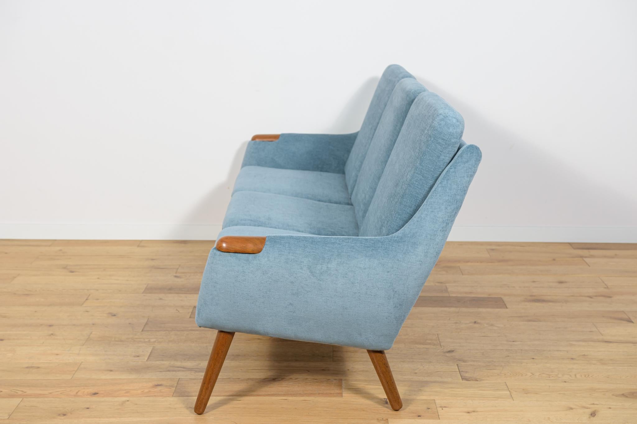 Mitte des Jahrhunderts  Sofa, Dänemark, 1960er Jahre (Holzarbeit) im Angebot