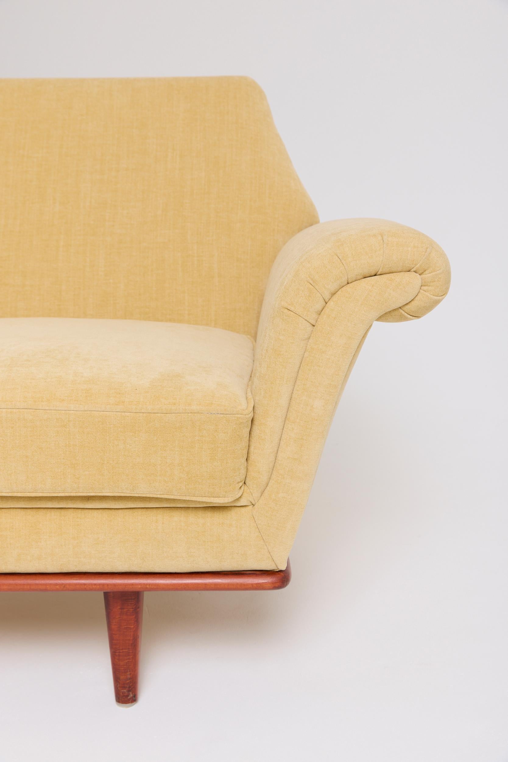 Mid-Century Sofa For Sale 4
