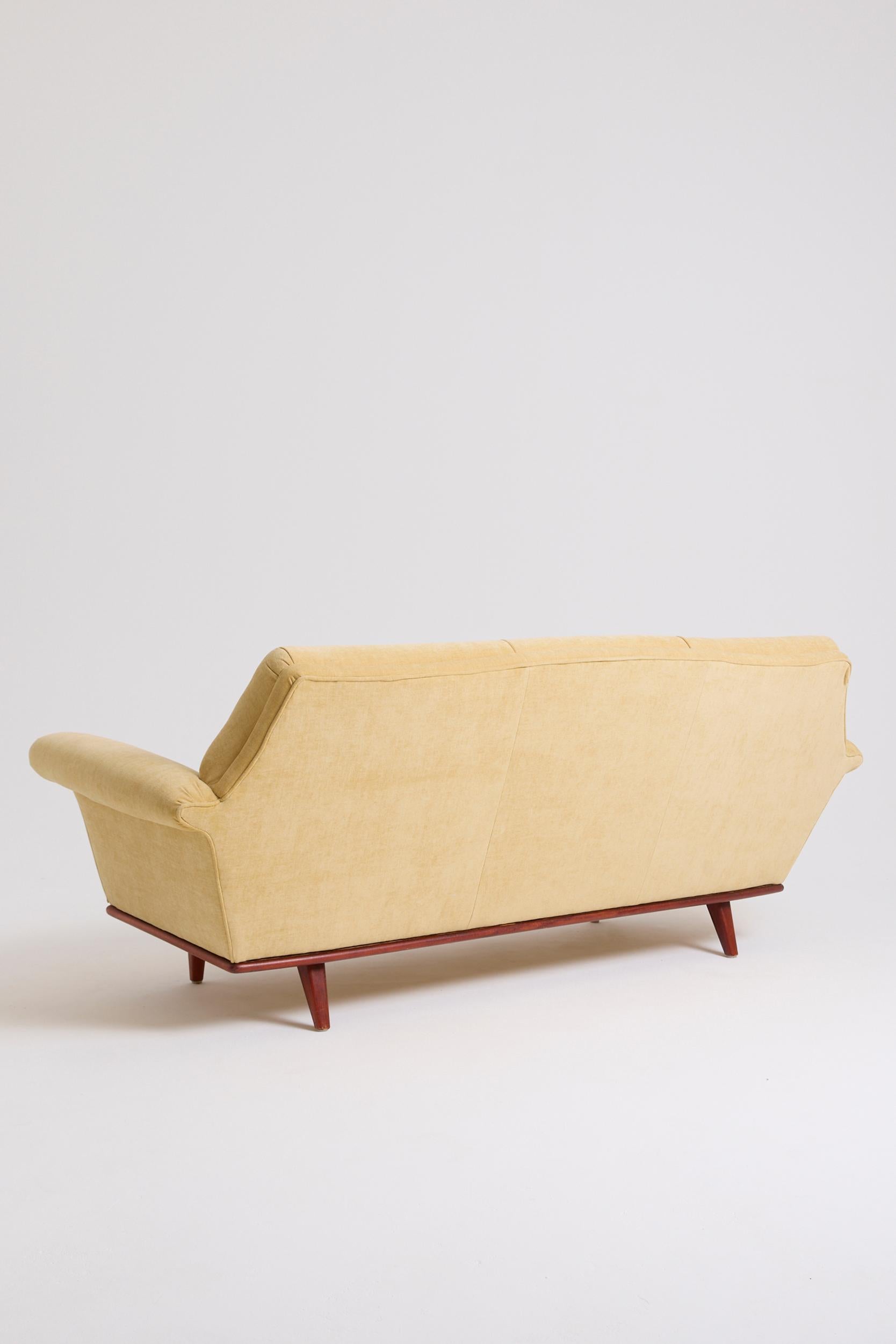 Mid-Century Sofa In Good Condition For Sale In London, GB