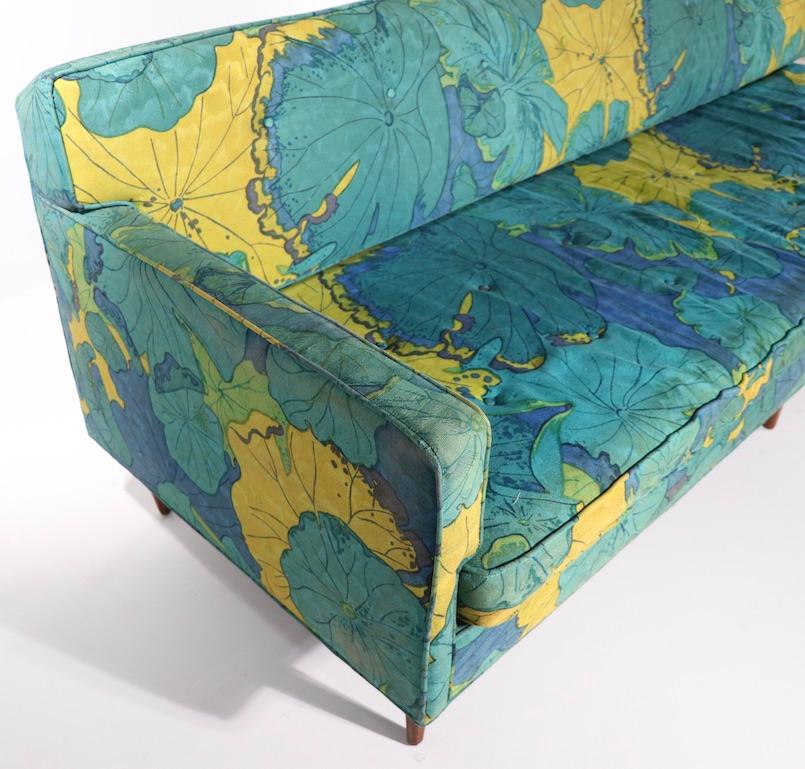 Mid Century Sofa in Dramatic Foliate Print Upholstery In Good Condition In New York, NY