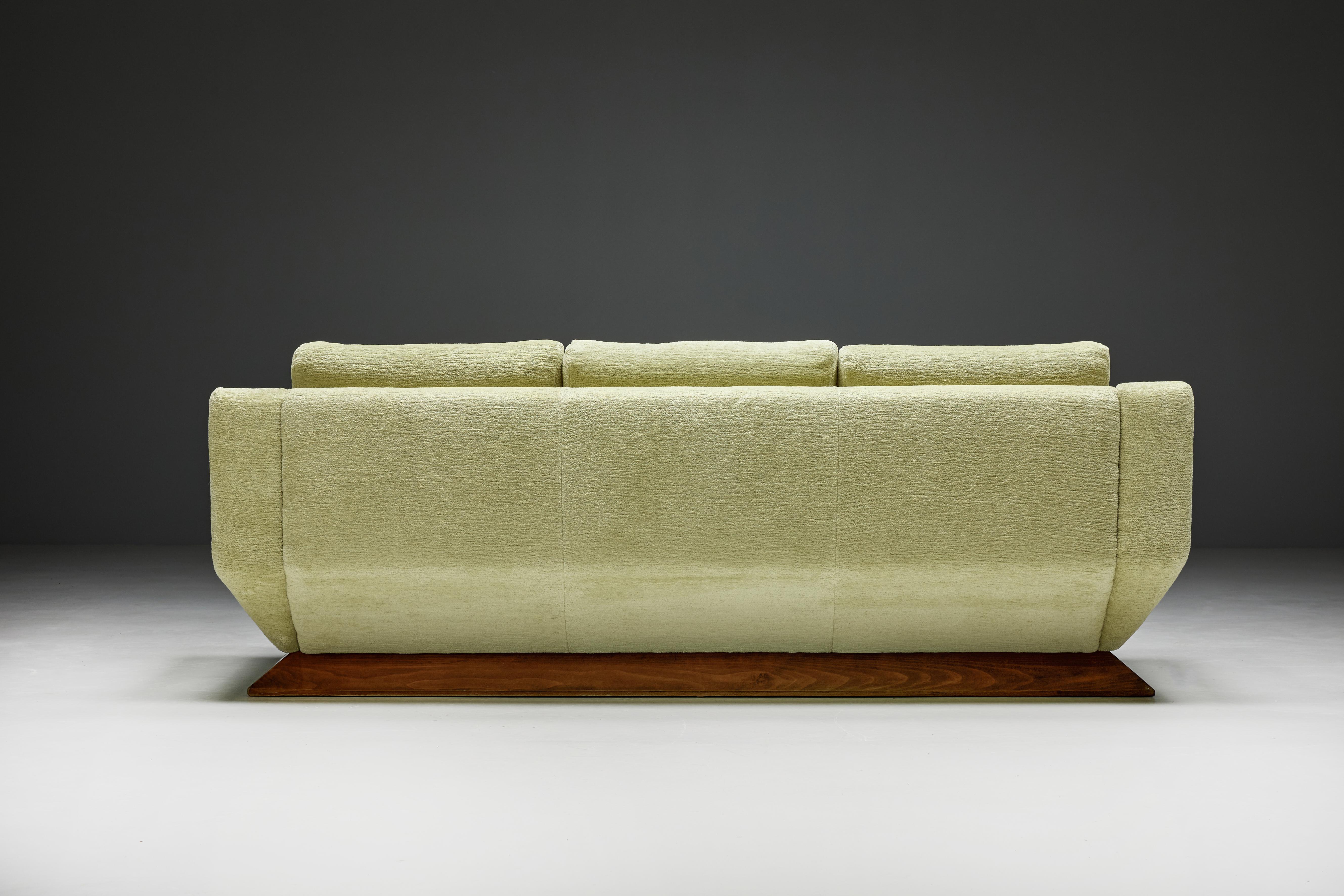 Mid-Century Sofa in Pierre Frey Chenille, Italy, 1960s In Excellent Condition For Sale In Antwerp, BE