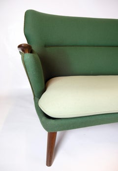 Divano Mid-Century Modello 220 con gambe in legno di palissandro e tessuto verde di Kurt Olsen