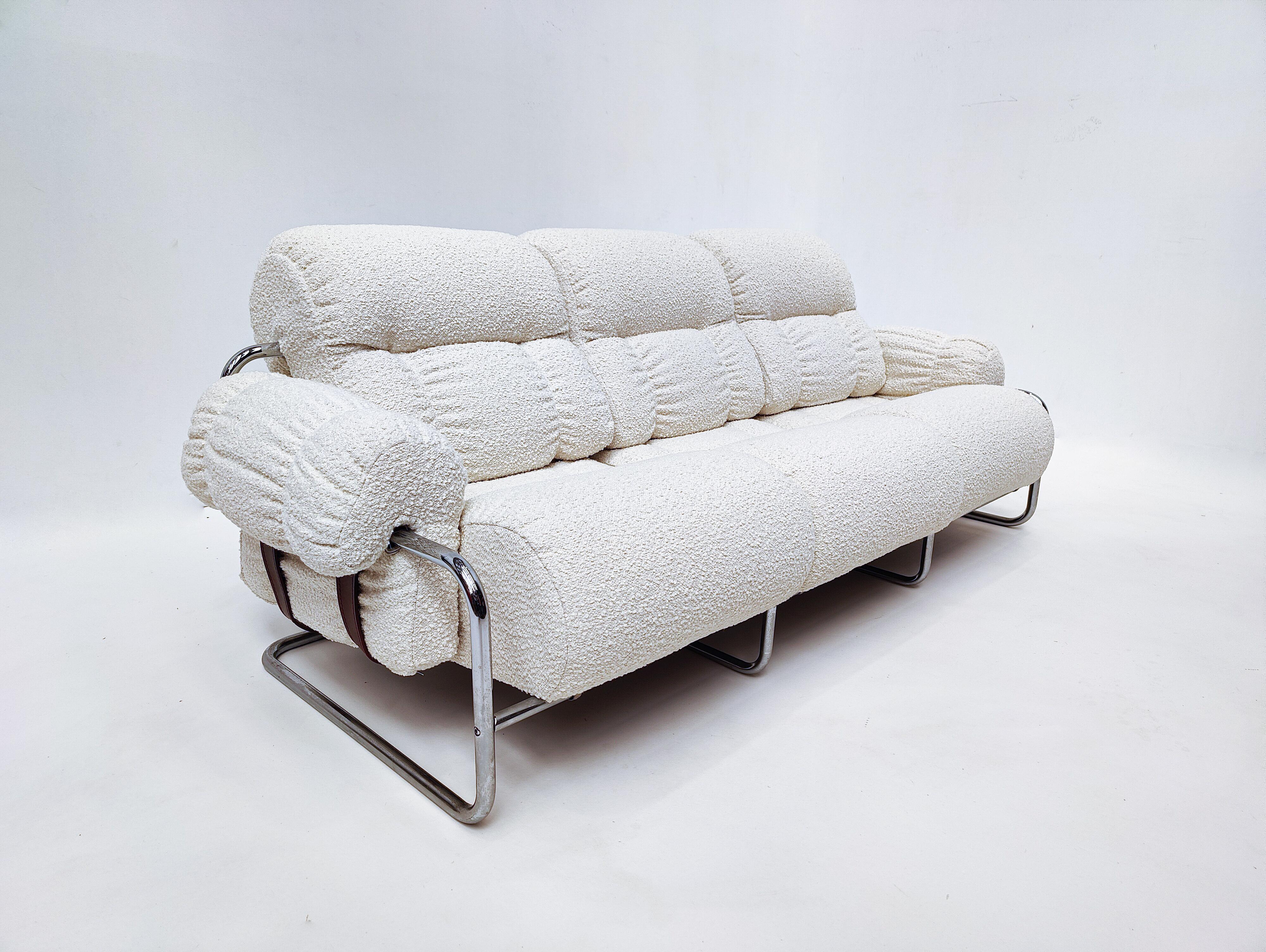 Mid-century sofa model “Tucroma” by Guido Faleschini - Italy 1970s.

Italian design, European design 

Condition : 
Good condition, new bouclette upholstery 

Designer Biography : 

