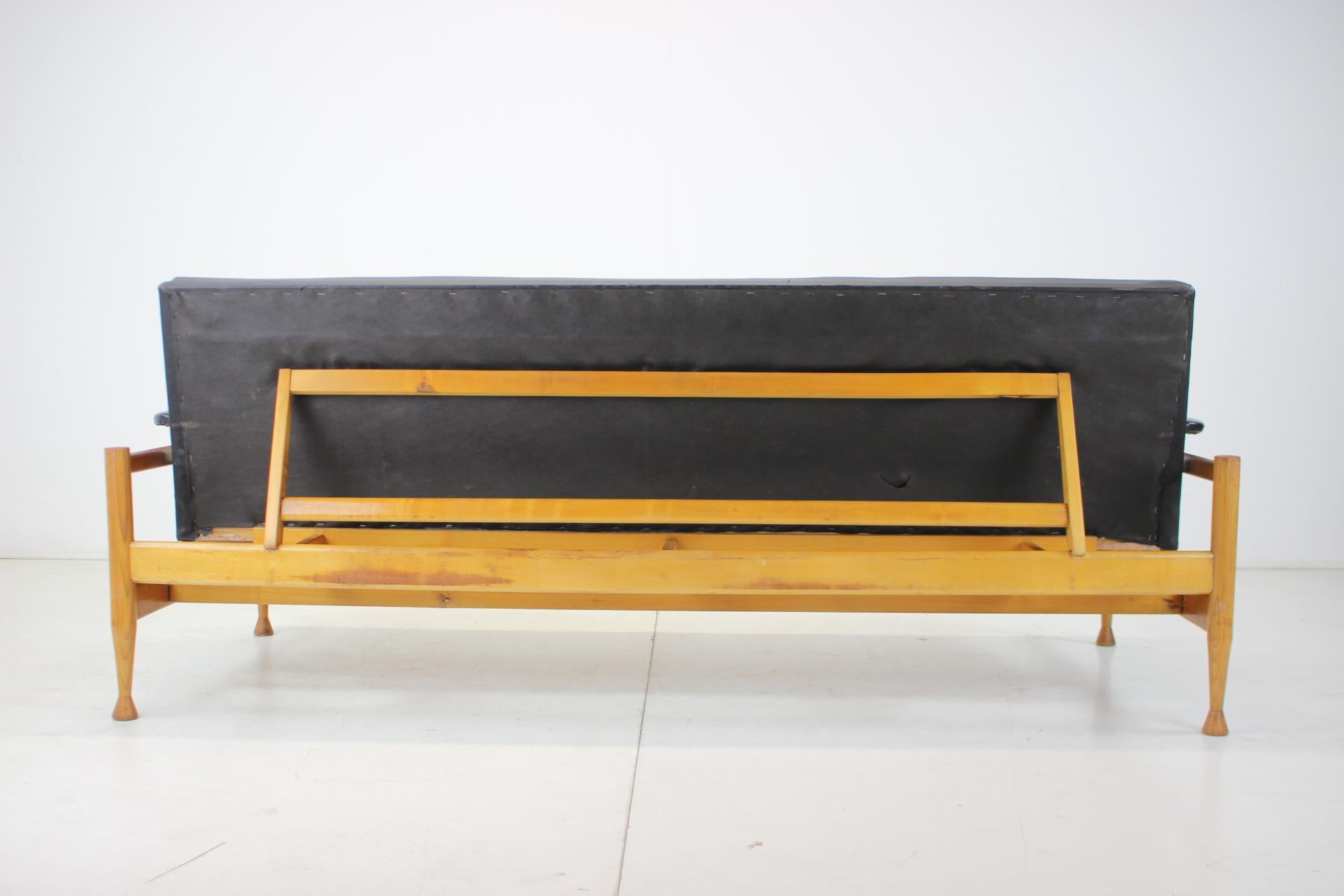 Mid-Century Sofa or Bed by Uluv, 1960's In Good Condition For Sale In Praha, CZ