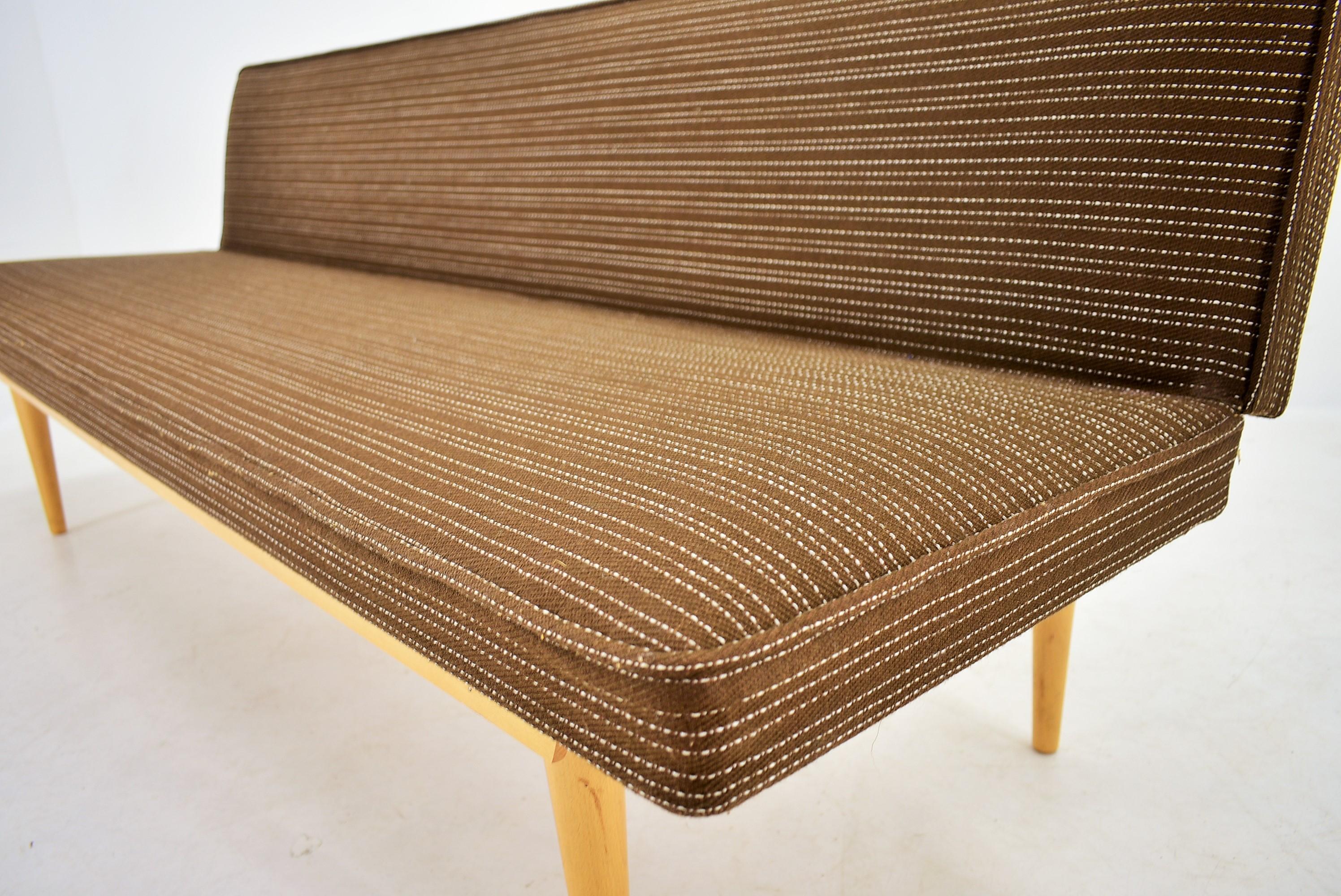 Mid-century Sofa or Day Bed by Miroslav Navrátil, Interier Praha, 1960's For Sale 10