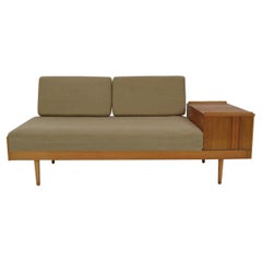 Canapé ou lit de repos du milieu du siècle par Drevotvar/1970's
