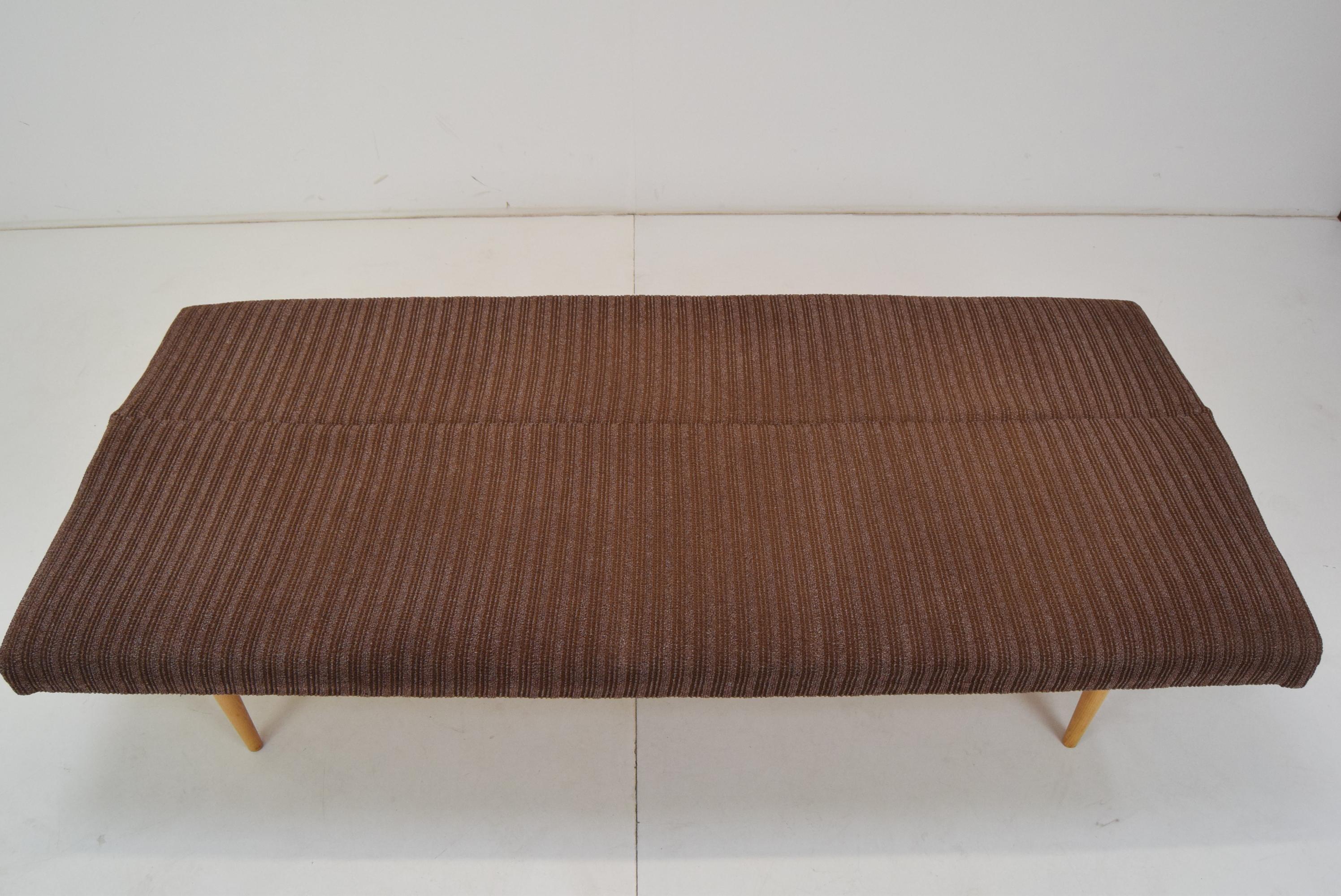 Mid-Century-Sofa oder Daybed entworfen von Miroslav Navrtil, 1960er Jahre im Angebot 4