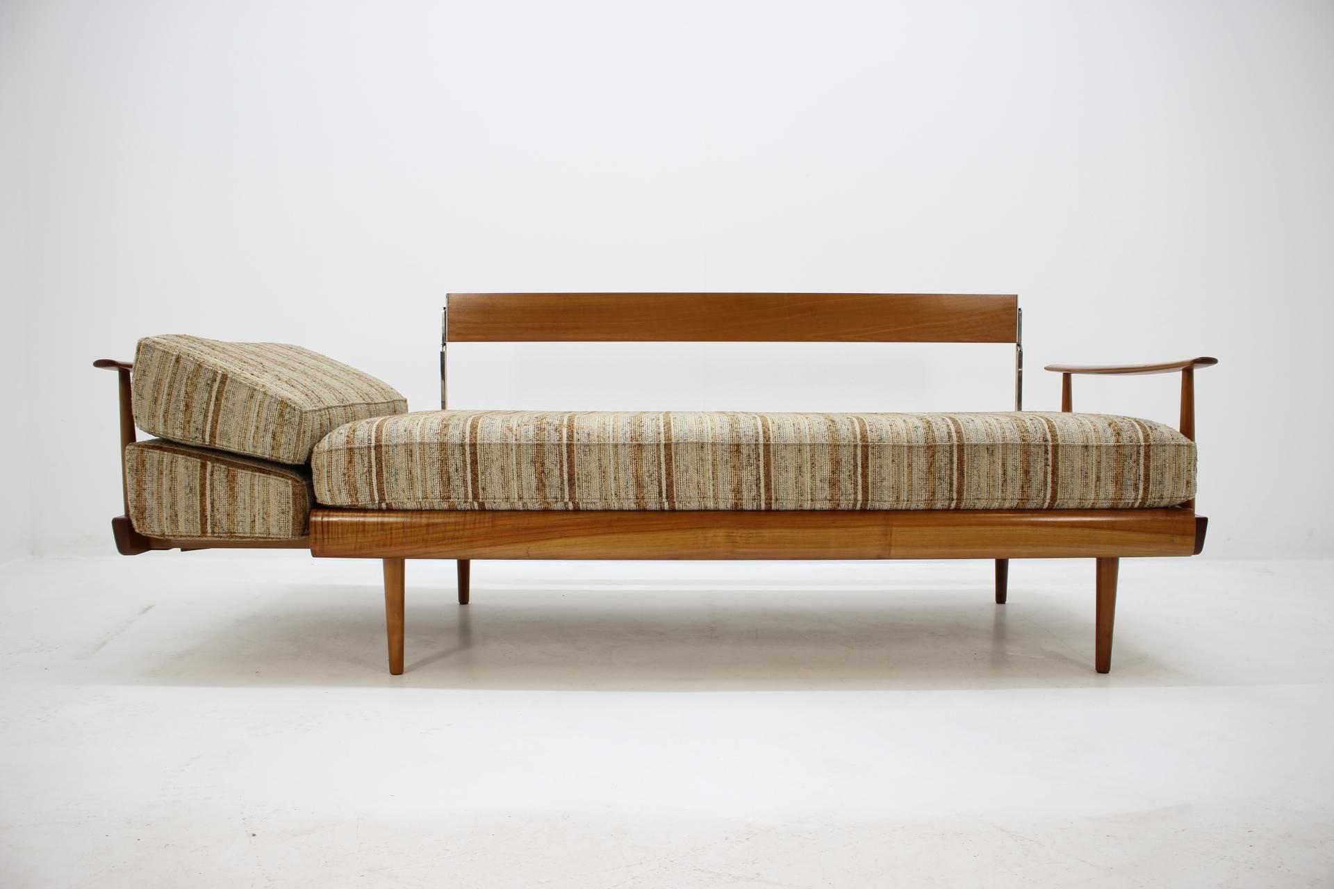 Mid-20th Century Midcentury Sofa or Daybed Designed by Wilhelm Knoll for Antimott, 1960s