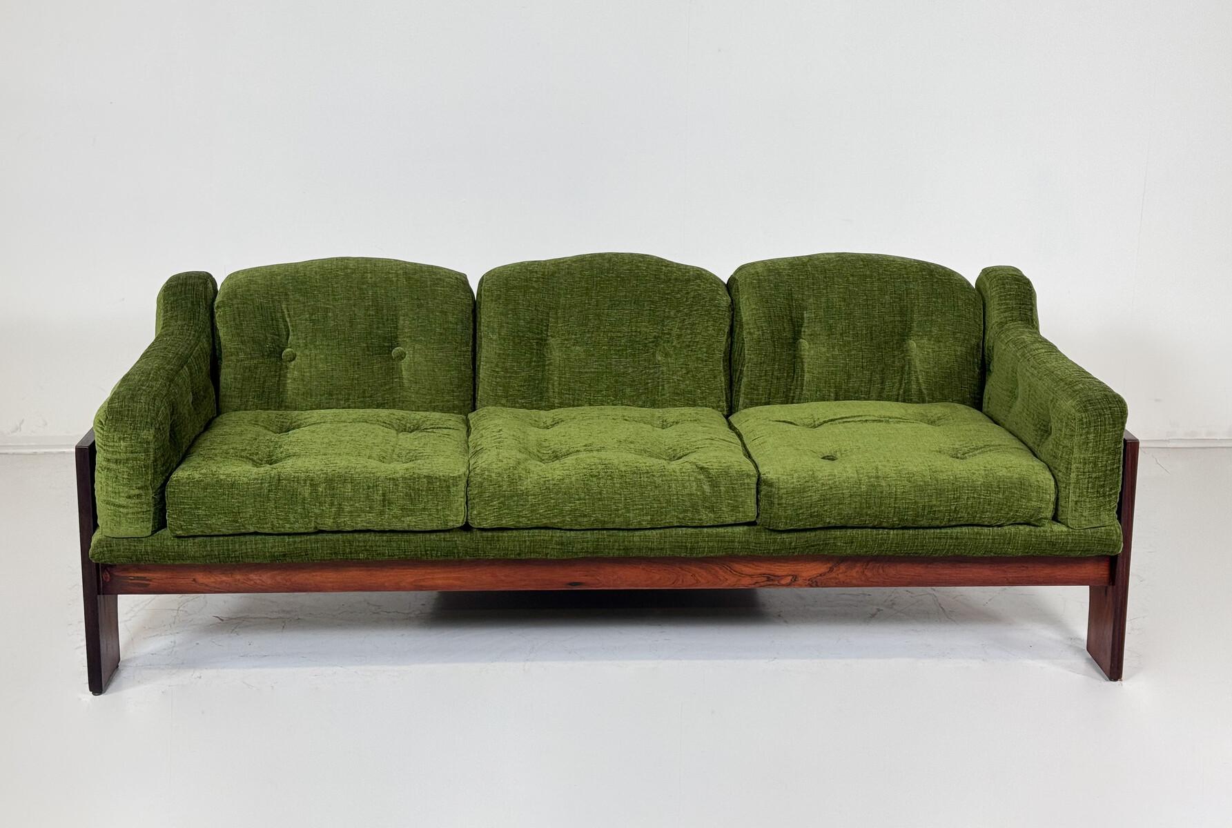 Mid-Century Sofa Oriolo by Claudio Salocchi for Sormani Wood and Green Fabric - Italy 1960s

Claudio Salocchi was an Italian architect and designer, born in Milan in 1934, active above all in the sixties and seventies. His career, which lasted more