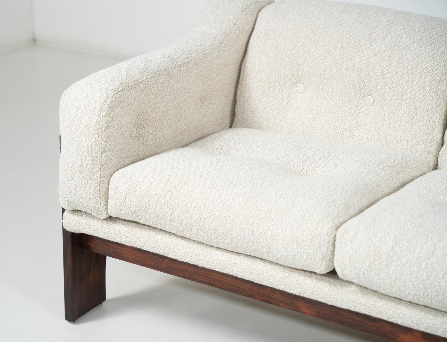 Mid-Century moderno Divano Oriolo di Claudio Salocchi per Sormani, legno e tessuto bianco, metà secolo. in vendita