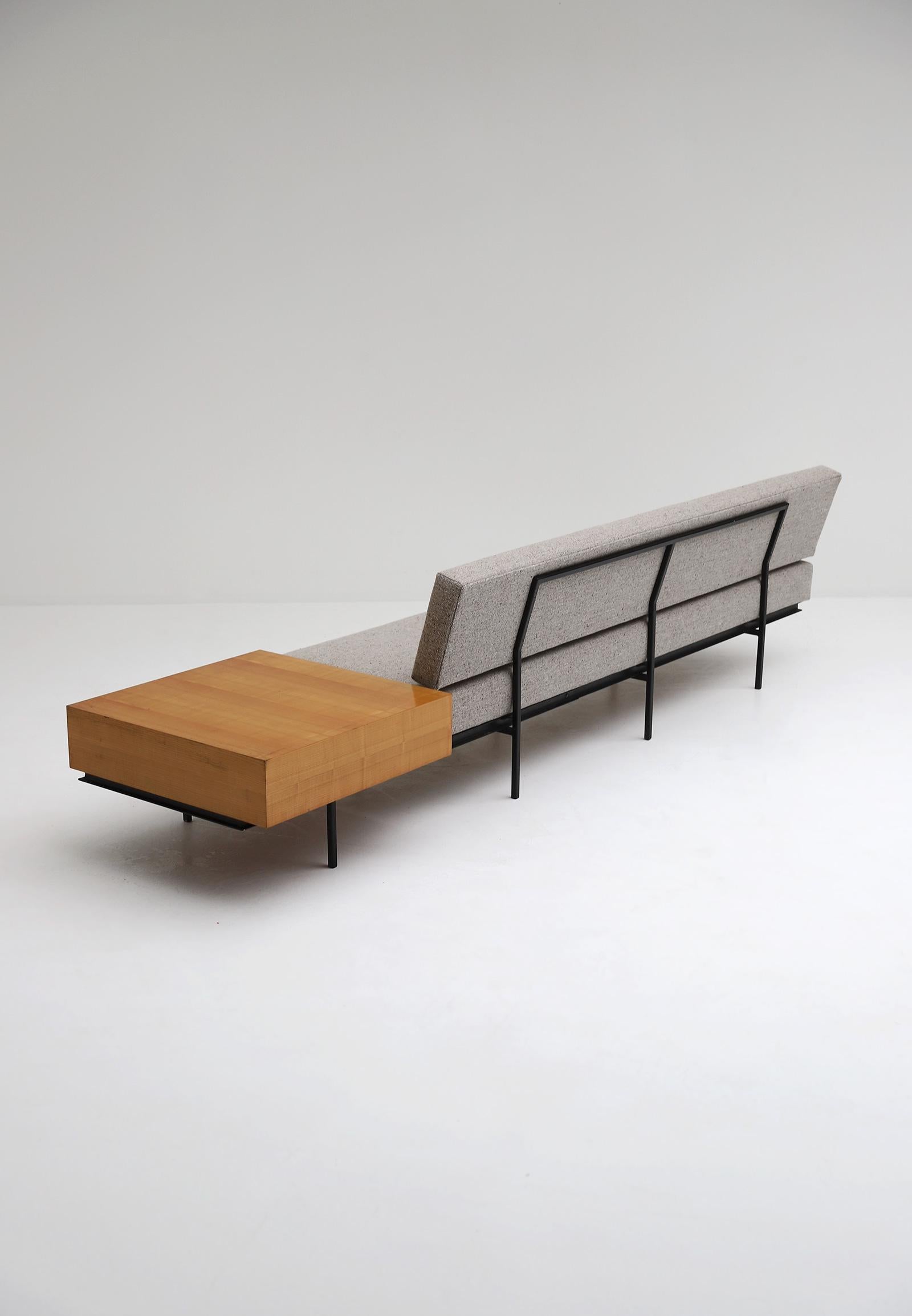 Mid-Century-Sofa mit Holz-Beistelltisch / Beistellschrank aus der Mitte des Jahrhunderts von Florence Knoll 1960 im Angebot 4