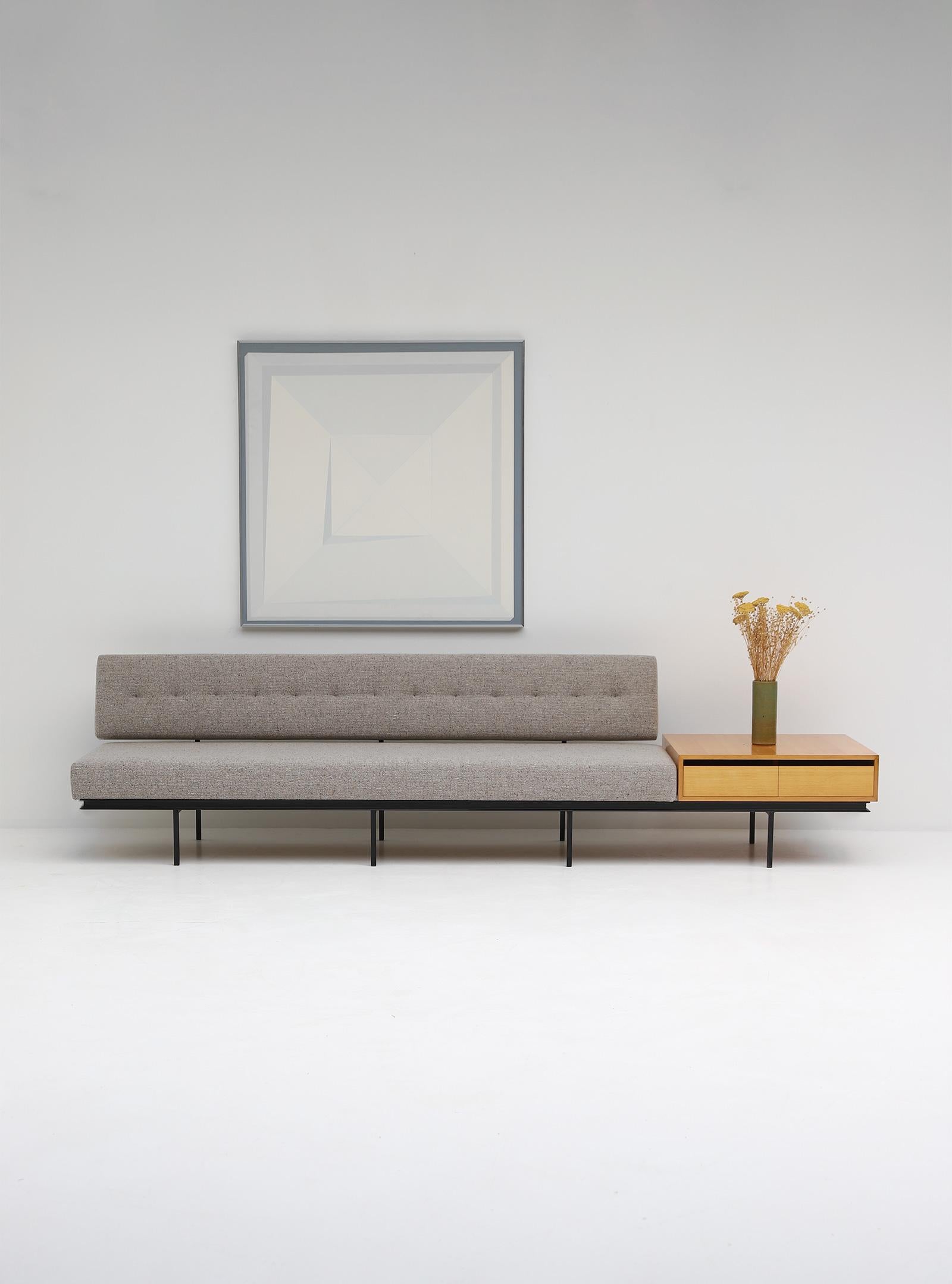 Mid-Century-Sofa mit Holz-Beistelltisch / Beistellschrank aus der Mitte des Jahrhunderts von Florence Knoll 1960 im Angebot 5