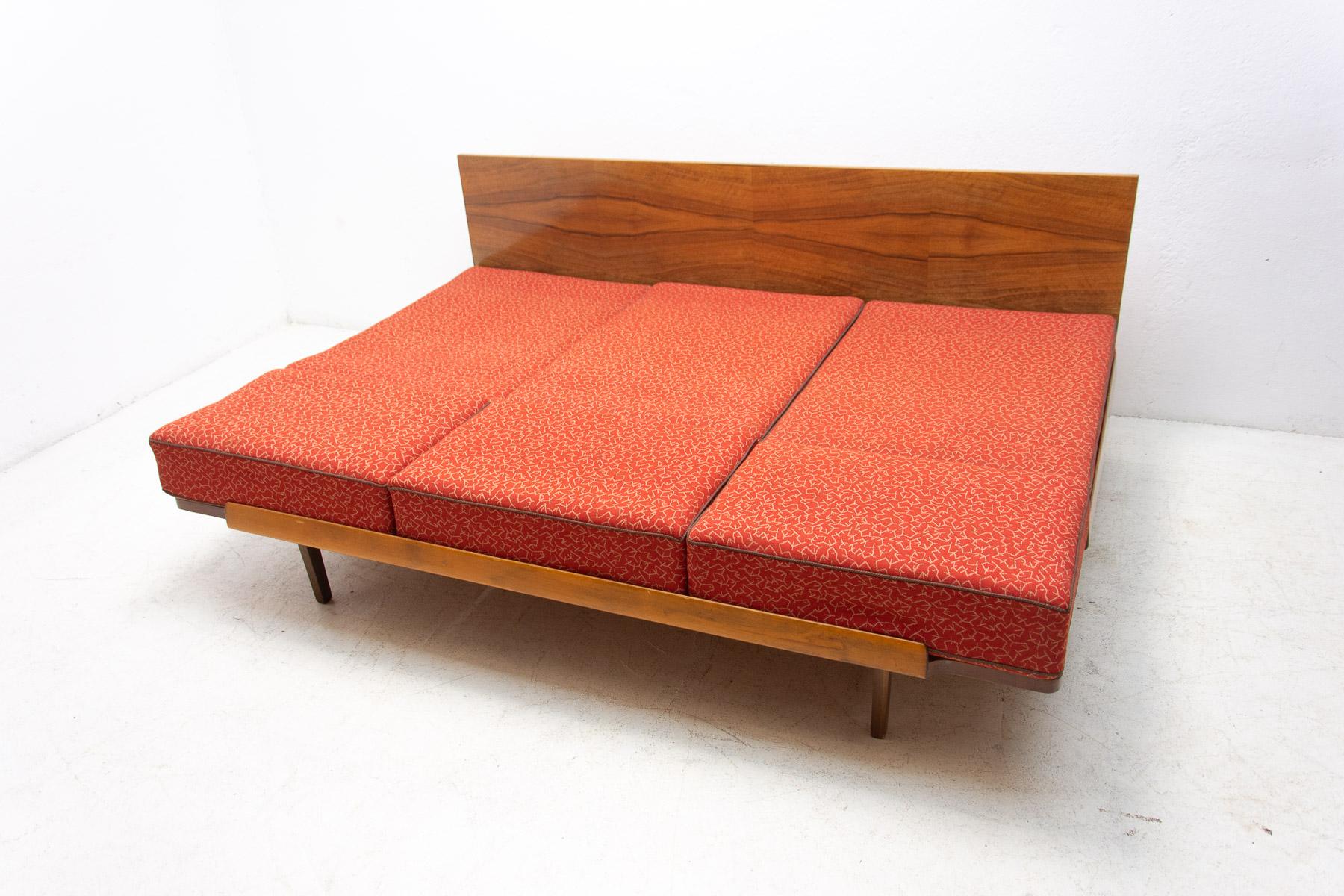 Mid Century Sofabed in Walnut by Jindrich Halabala for UP Zavody, 1950´S 3