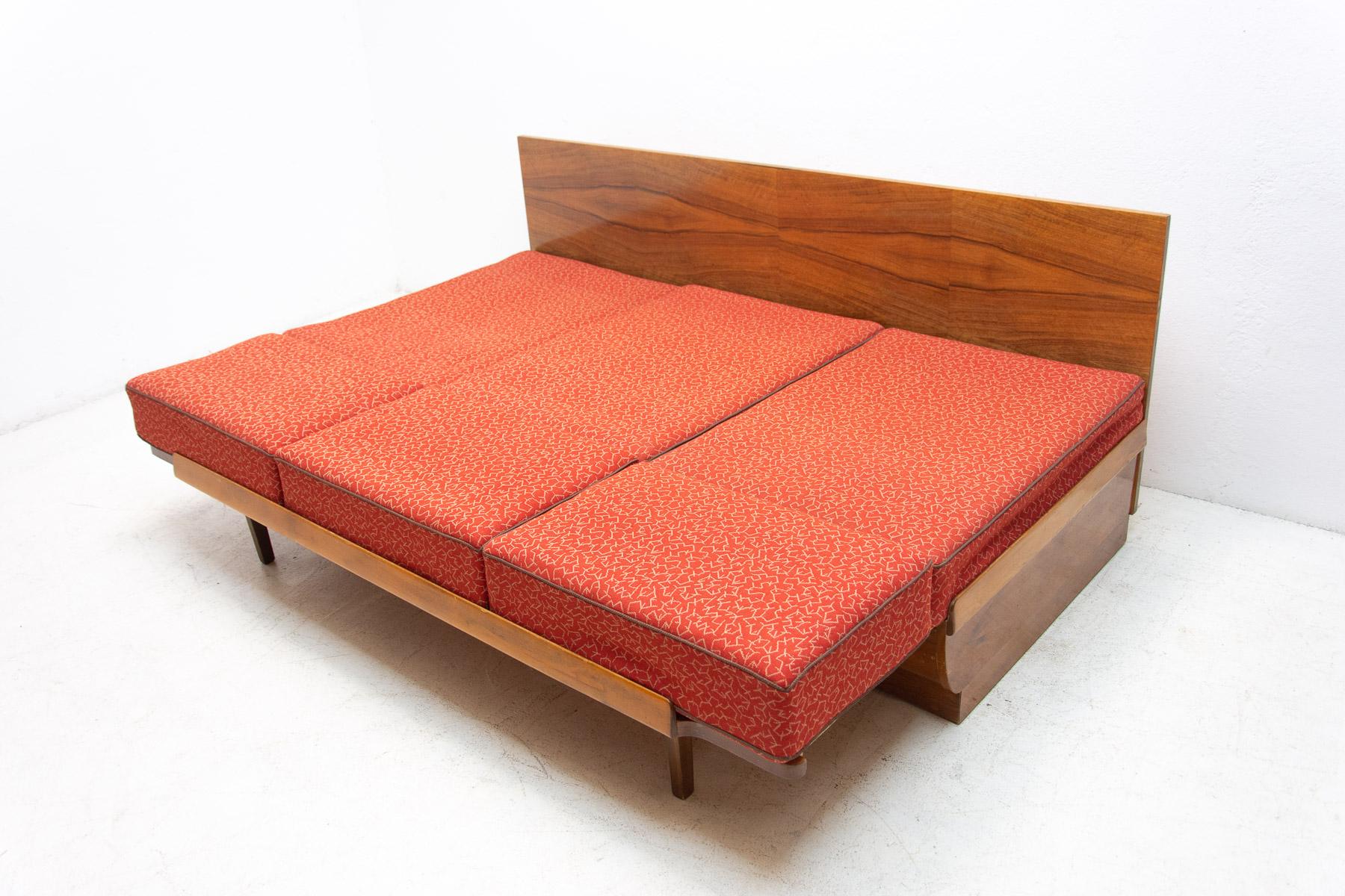 Mid Century Sofabed in Walnut by Jindrich Halabala for UP Zavody, 1950´S 4